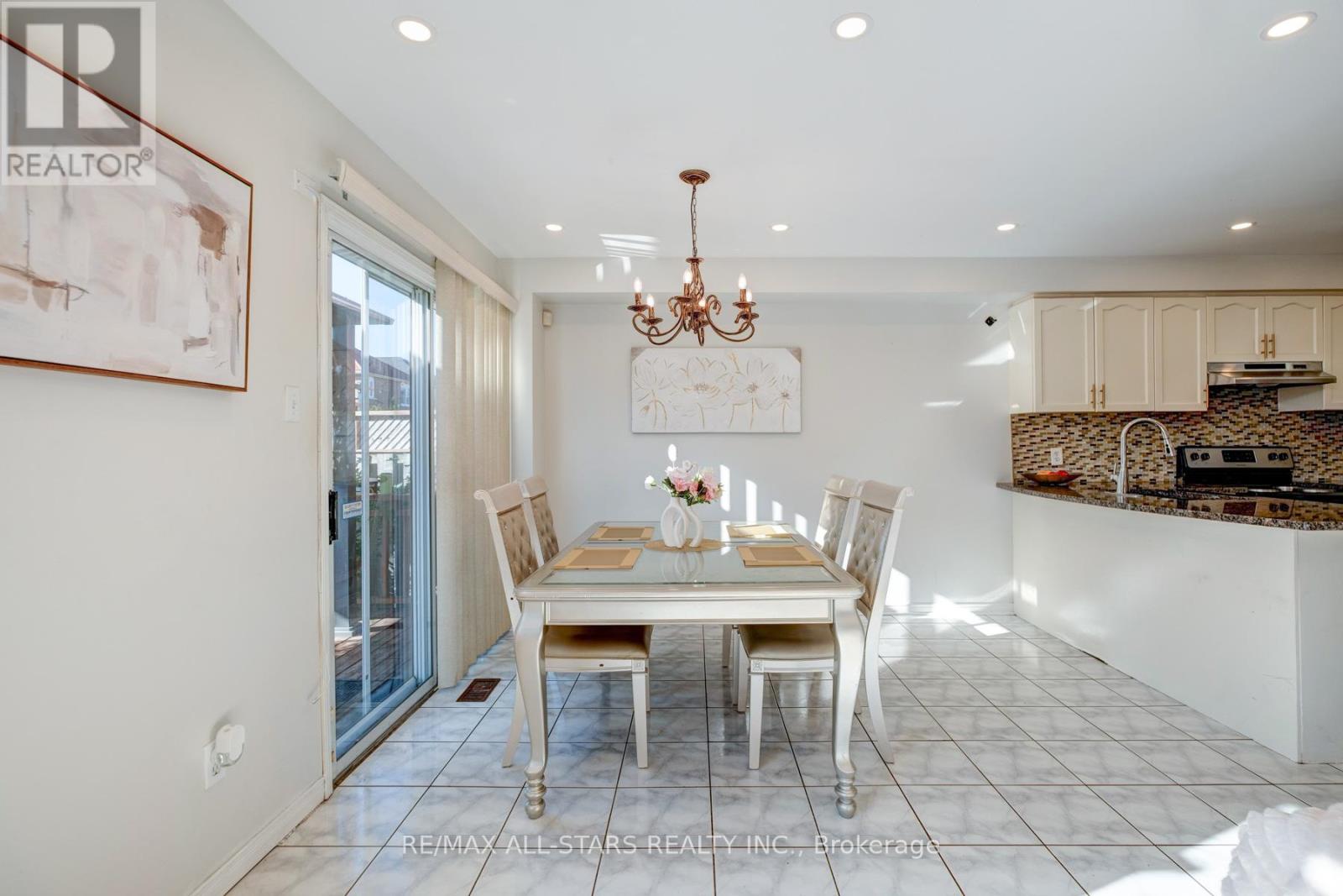 211 Sophia Road, Markham, Ontario  L3S 4C5 - Photo 15 - N12465364