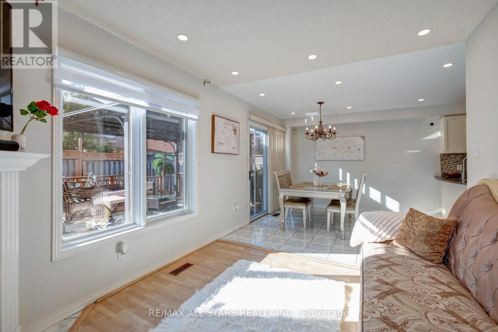 211 Sophia Road, Markham, Ontario  L3S 4C5 - Photo 16 - N12465364