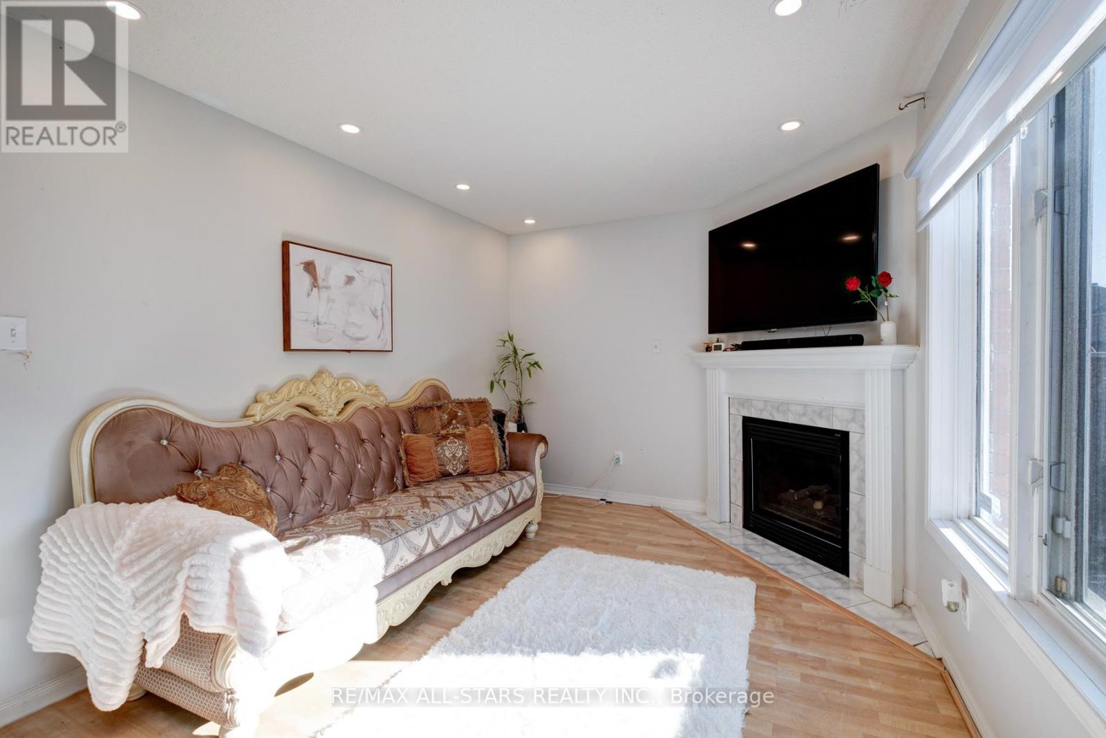 211 Sophia Road, Markham, Ontario  L3S 4C5 - Photo 17 - N12465364