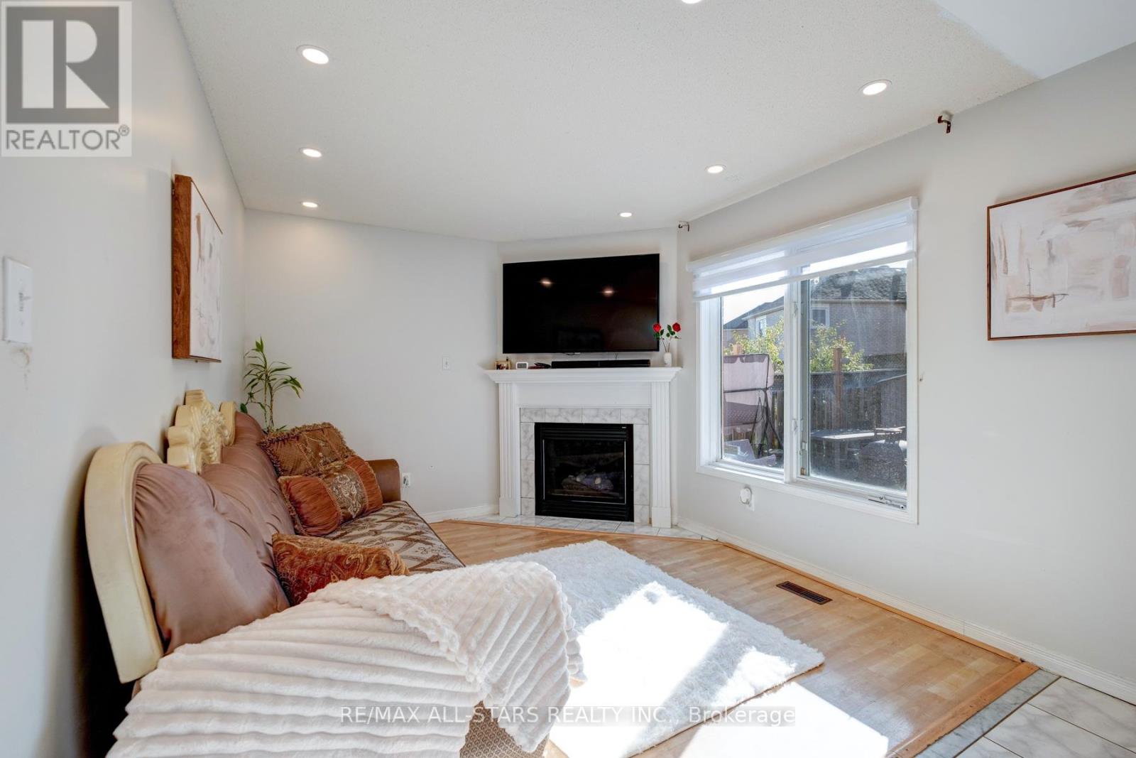 211 Sophia Road, Markham, Ontario  L3S 4C5 - Photo 18 - N12465364