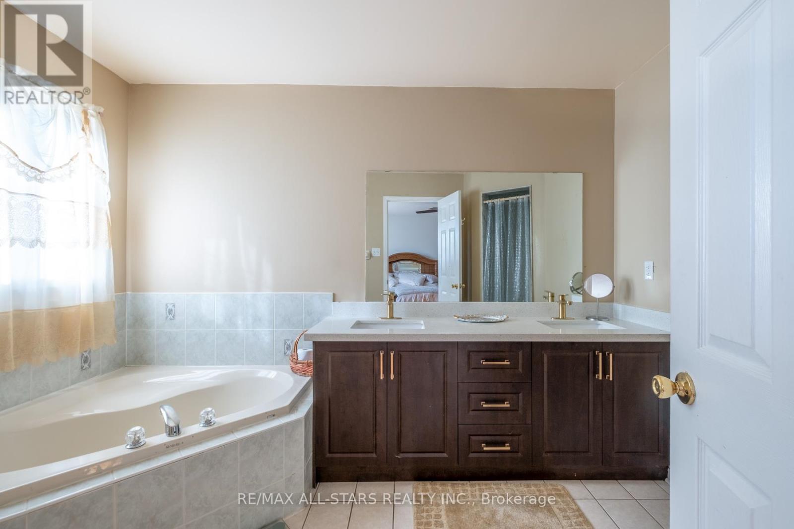 211 Sophia Road, Markham, Ontario  L3S 4C5 - Photo 22 - N12465364