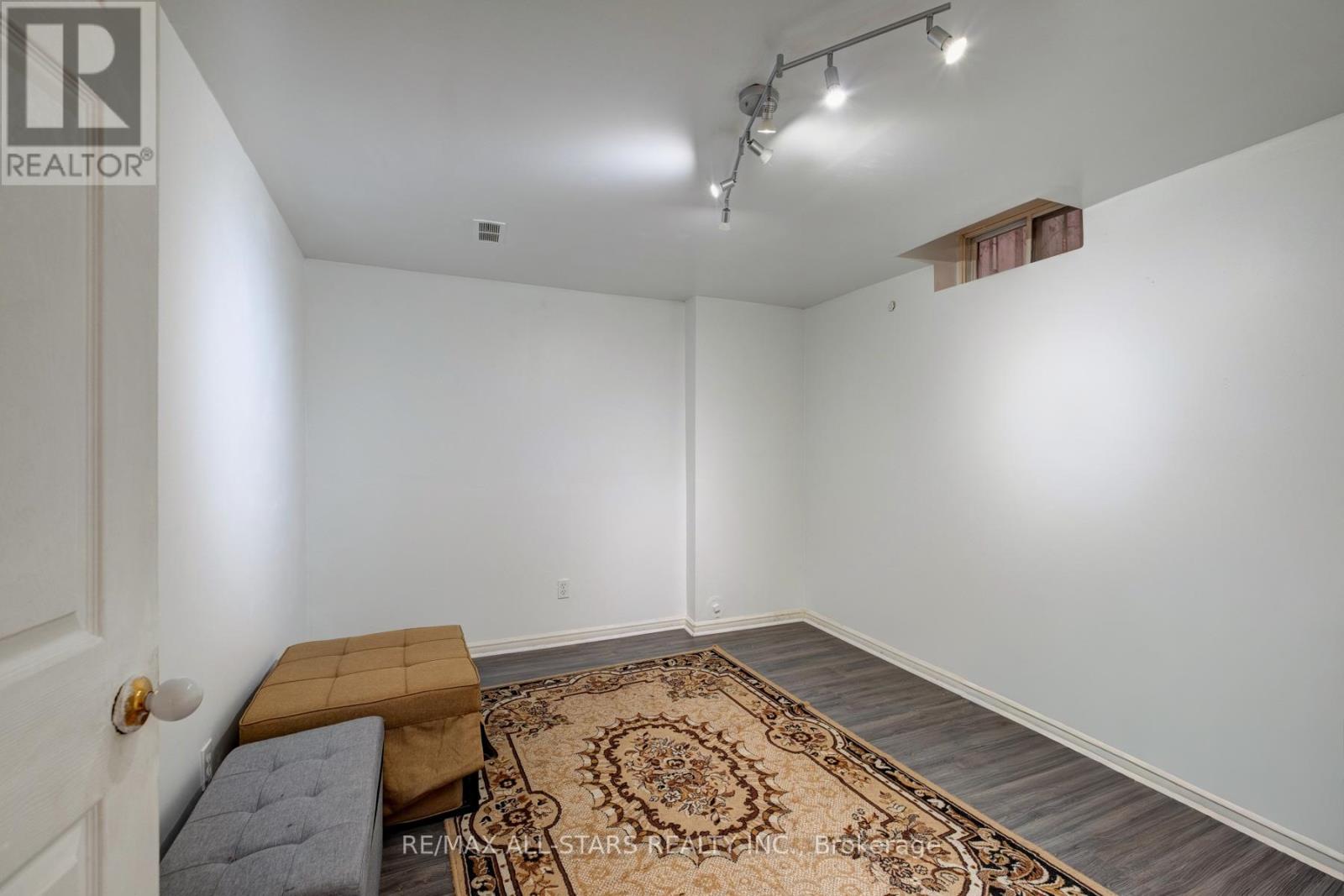 211 Sophia Road, Markham, Ontario  L3S 4C5 - Photo 32 - N12465364