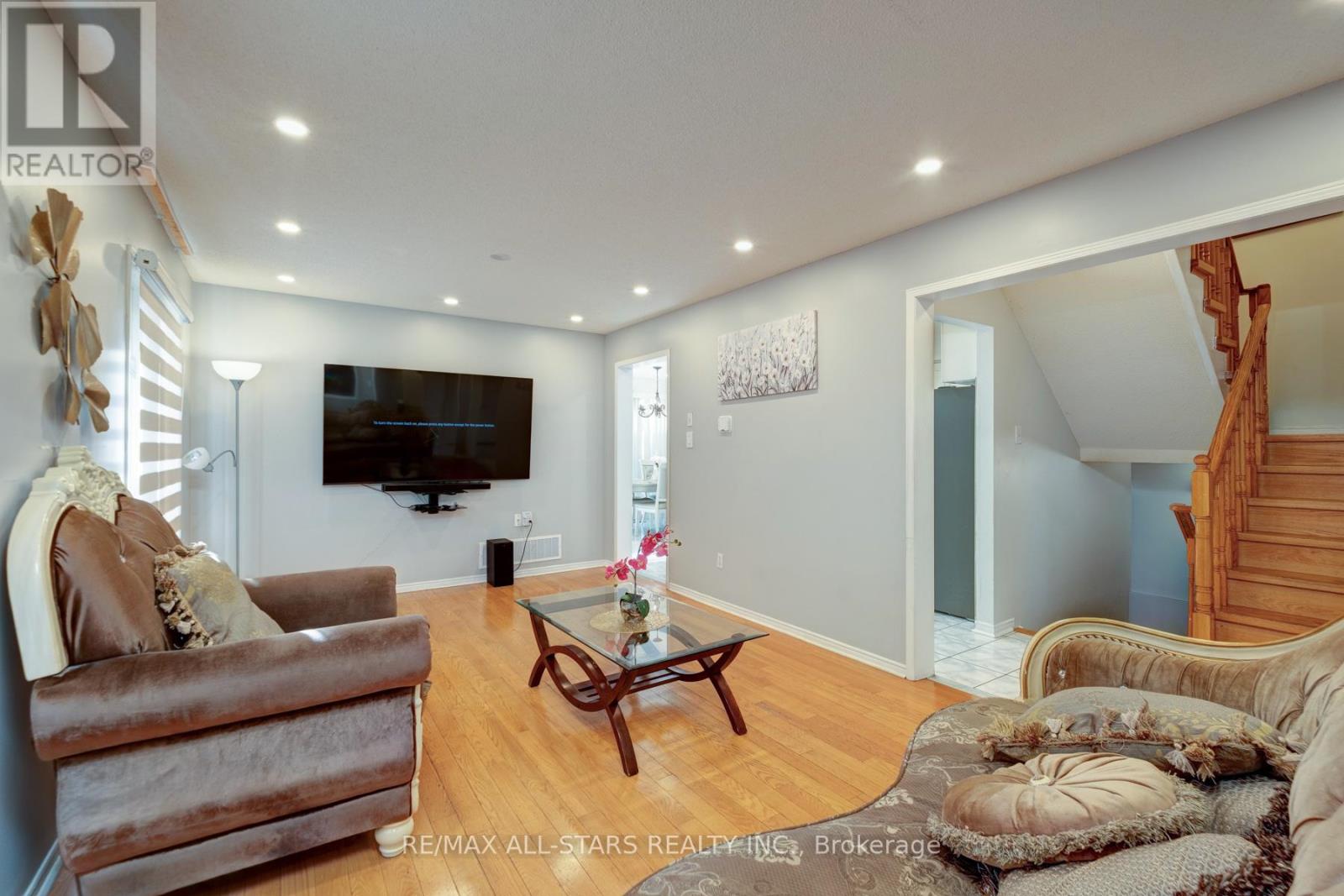 211 Sophia Road, Markham, Ontario  L3S 4C5 - Photo 8 - N12465364