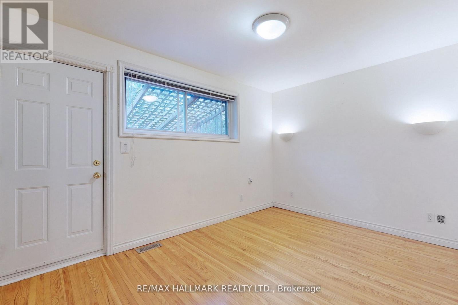 16 Knowles Crescent, Aurora, Ontario  L4G 1Z7 - Photo 13 - N12465437