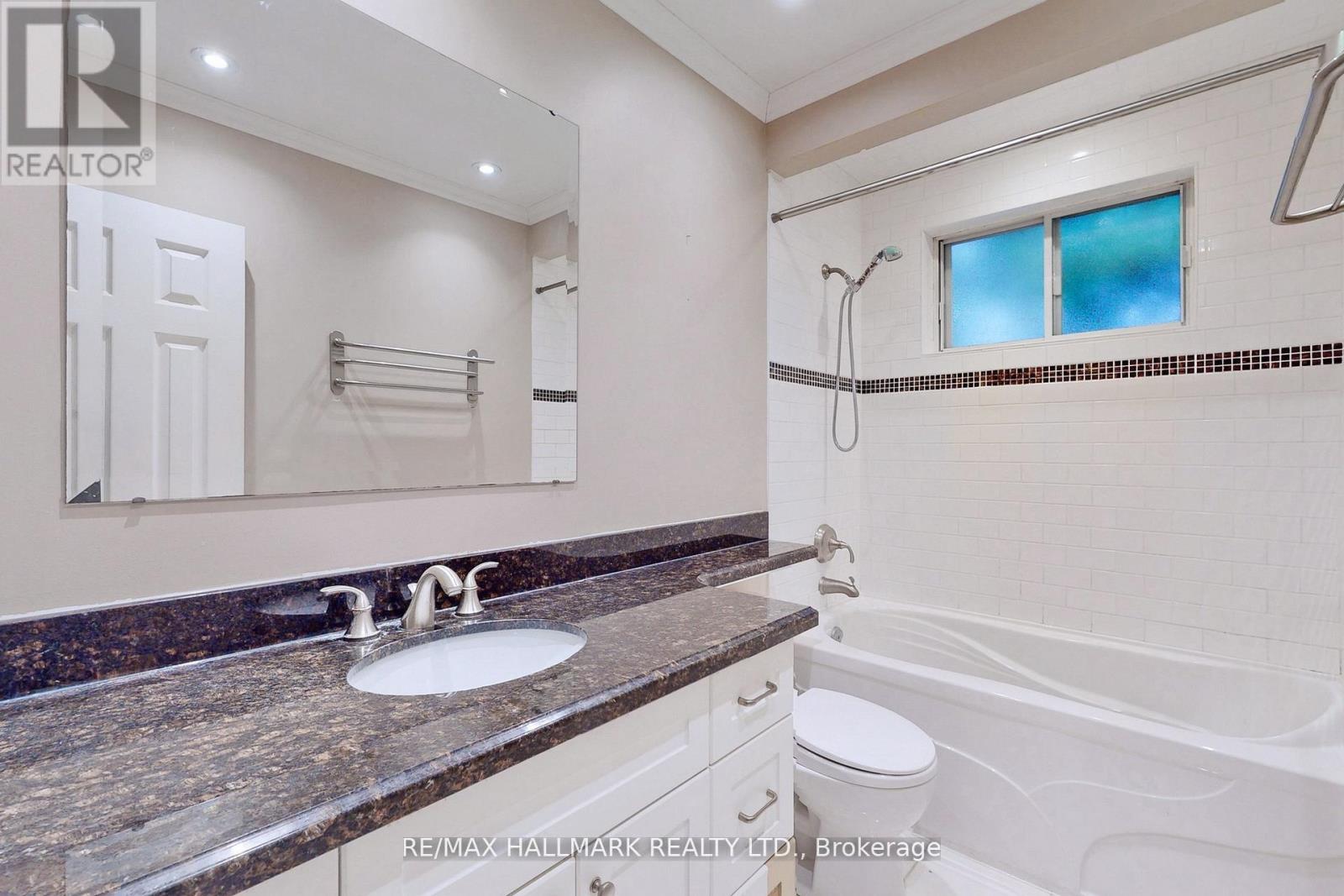16 Knowles Crescent, Aurora, Ontario  L4G 1Z7 - Photo 16 - N12465437