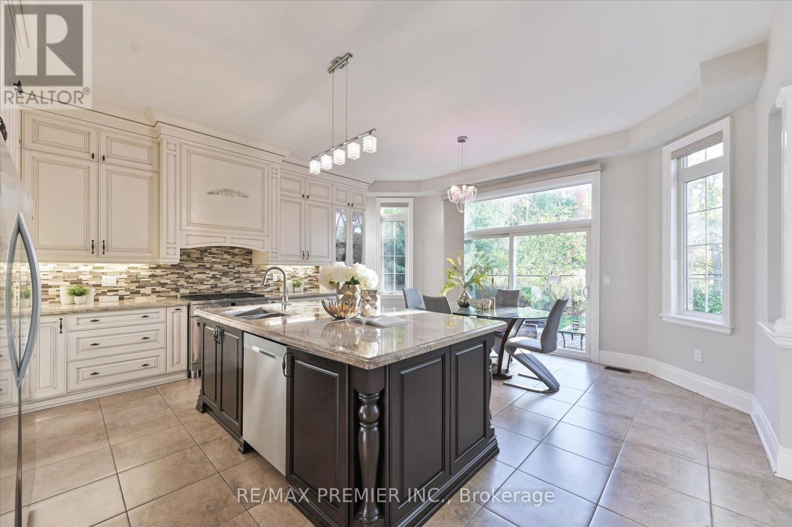 64 Heintzman Crescent, Vaughan (Patterson), Ontario  L6A 4T1 - Photo 13 - N12465458