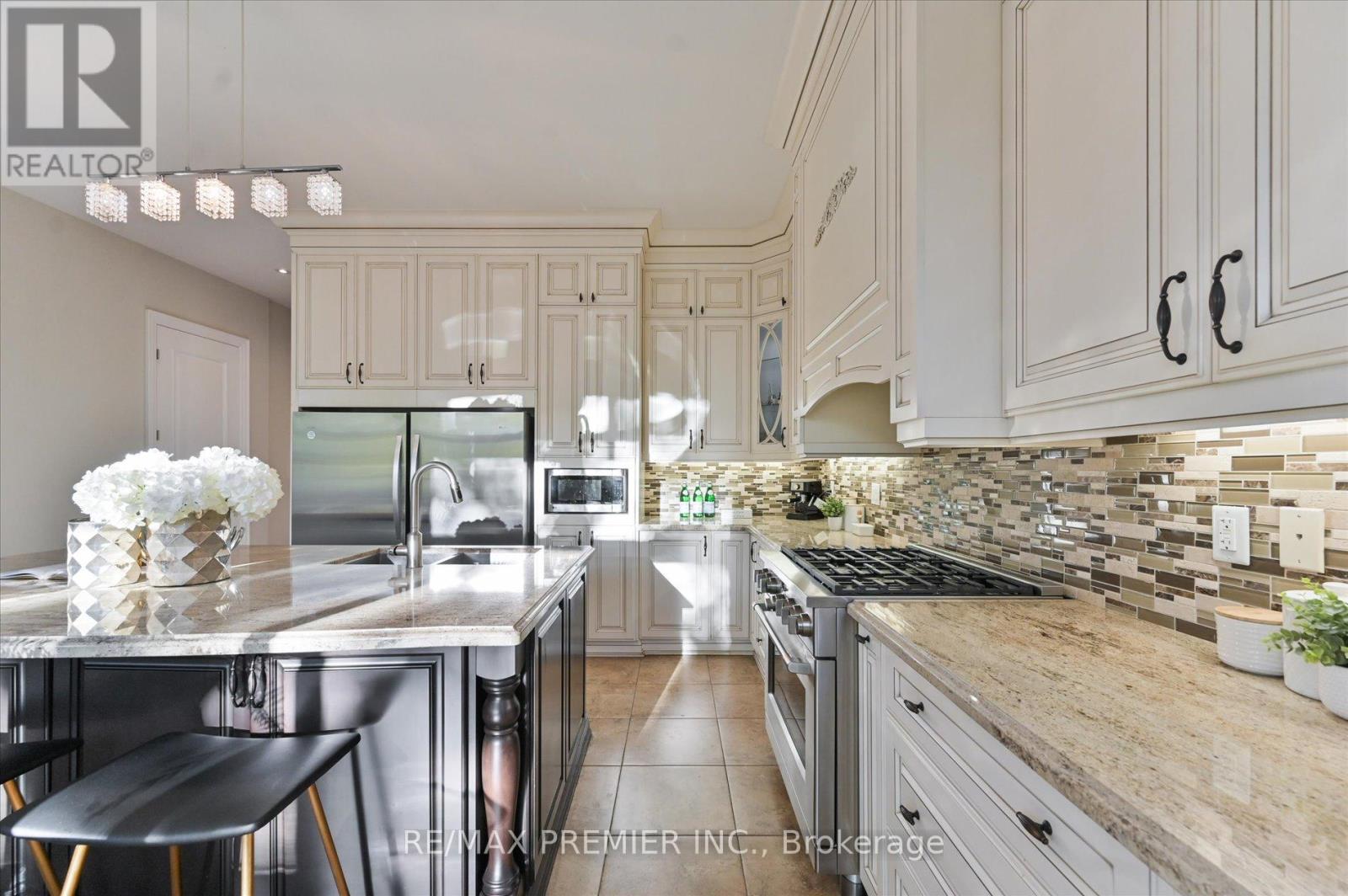 64 Heintzman Crescent, Vaughan (Patterson), Ontario  L6A 4T1 - Photo 16 - N12465458
