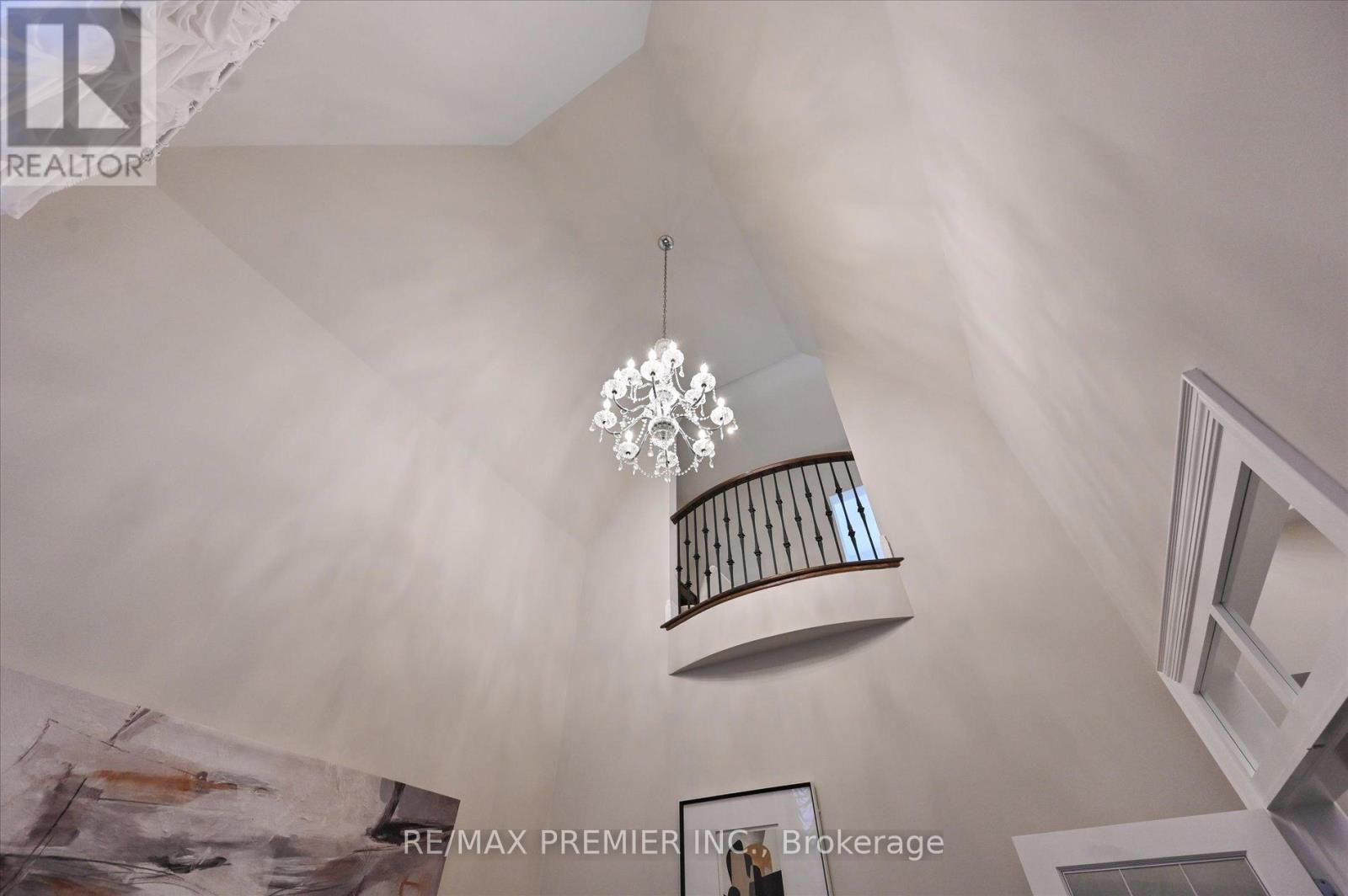 64 Heintzman Crescent, Vaughan (Patterson), Ontario  L6A 4T1 - Photo 9 - N12465458