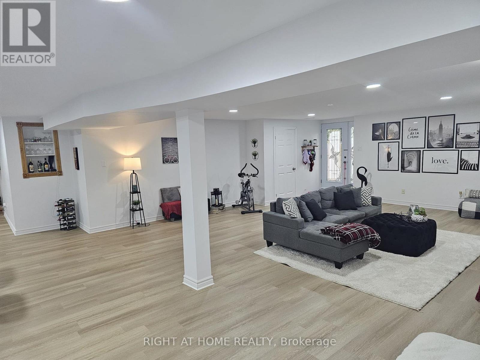 33 Country Heights Drive, Richmond Hill, Ontario  L4E 3M8 - Photo 2 - N12465460