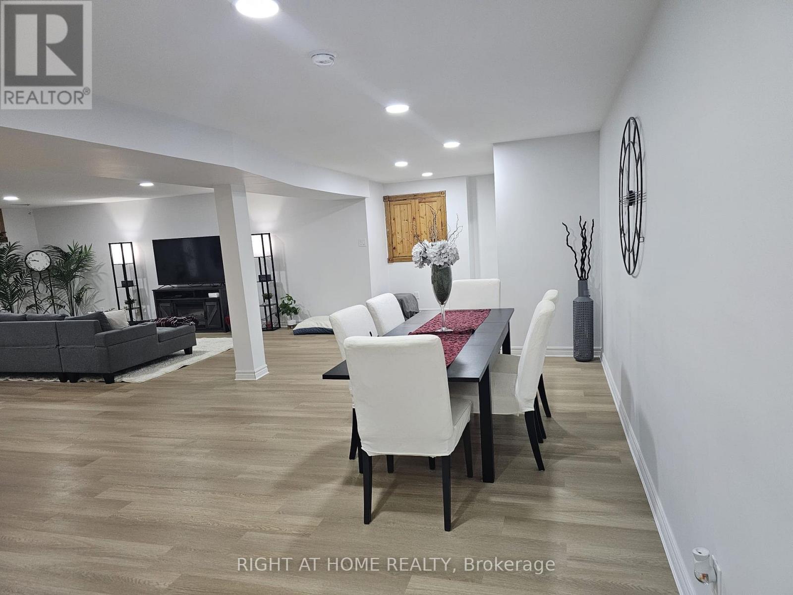 33 Country Heights Drive, Richmond Hill, Ontario  L4E 3M8 - Photo 3 - N12465460