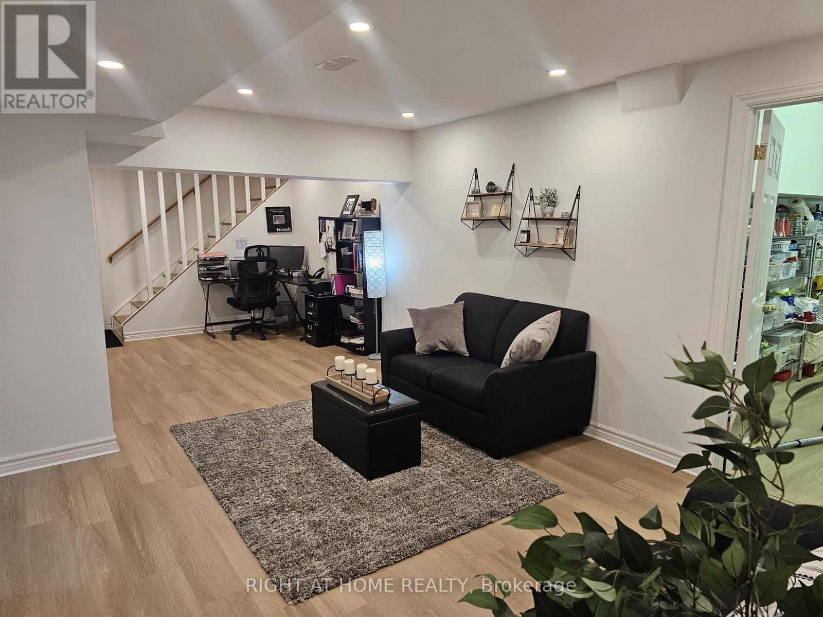 33 Country Heights Drive, Richmond Hill, Ontario  L4E 3M8 - Photo 5 - N12465460