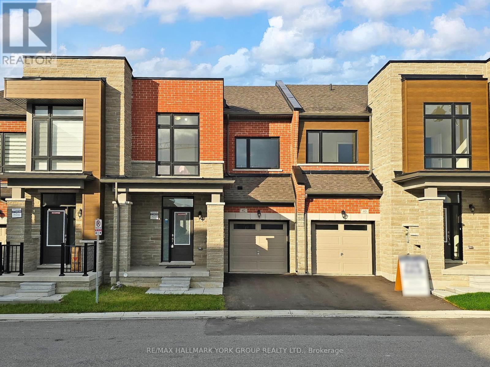 42 BLICK CRESCENT, Aurora, Ontario