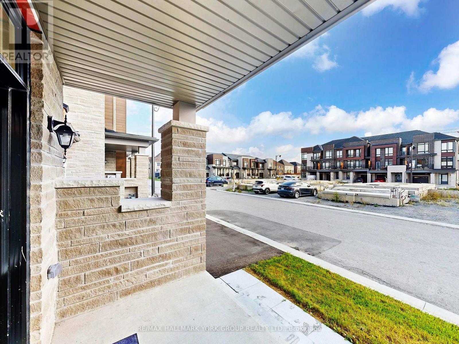 42 Blick Crescent, Aurora, Ontario  L4G 4A6 - Photo 40 - N12465464