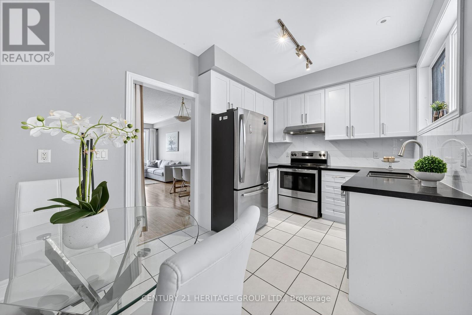 82 Suncrest Boulevard, Markham, Ontario  L3T 7Y1 - Photo 7 - N12465465