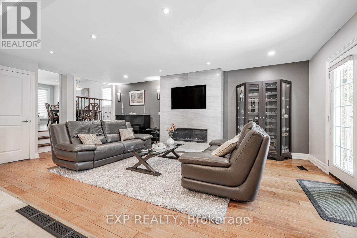 203 Centre Street W, Richmond Hill, Ontario  L4C 3P9 - Photo 10 - N12465477