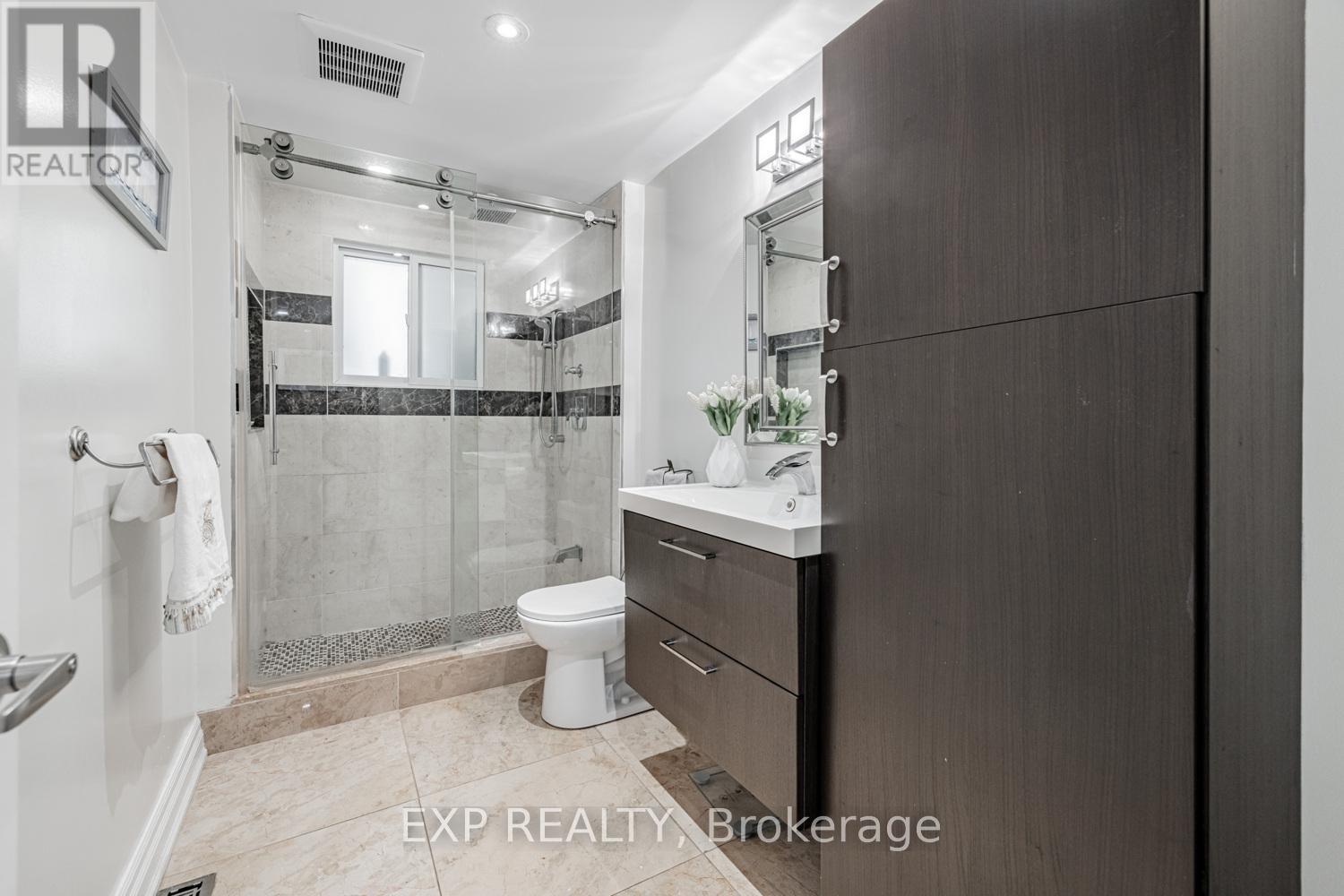 203 Centre Street W, Richmond Hill, Ontario  L4C 3P9 - Photo 12 - N12465477