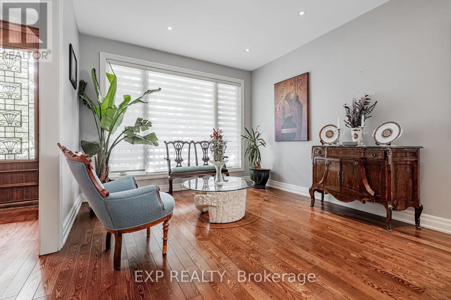 203 Centre Street W, Richmond Hill, Ontario  L4C 3P9 - Photo 3 - N12465477