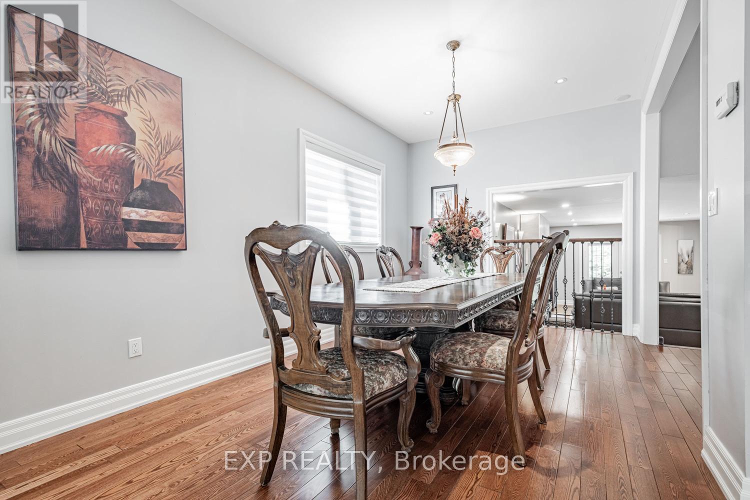 203 Centre Street W, Richmond Hill, Ontario  L4C 3P9 - Photo 5 - N12465477