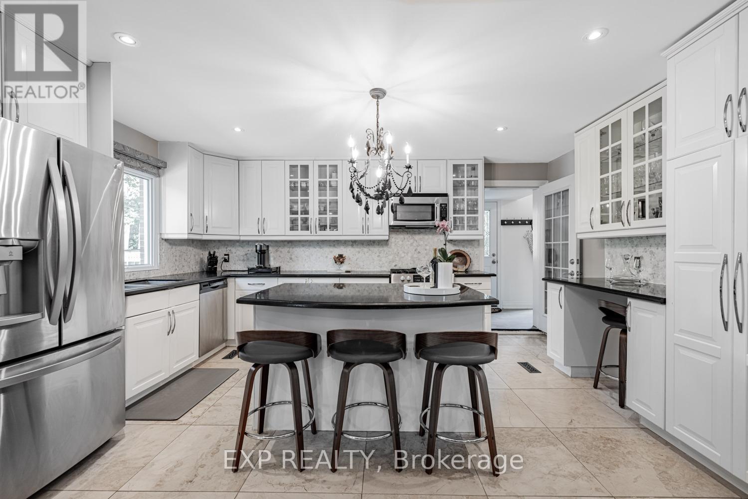 203 Centre Street W, Richmond Hill, Ontario  L4C 3P9 - Photo 8 - N12465477