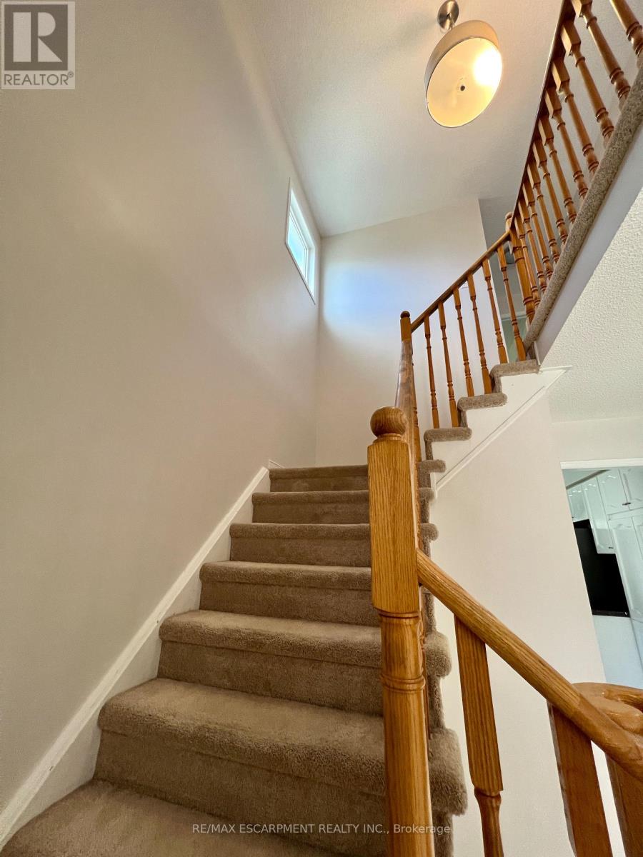 125 Hopewell Road, Oakville, Ontario  L6H 5Z1 - Photo 10 - W12361777