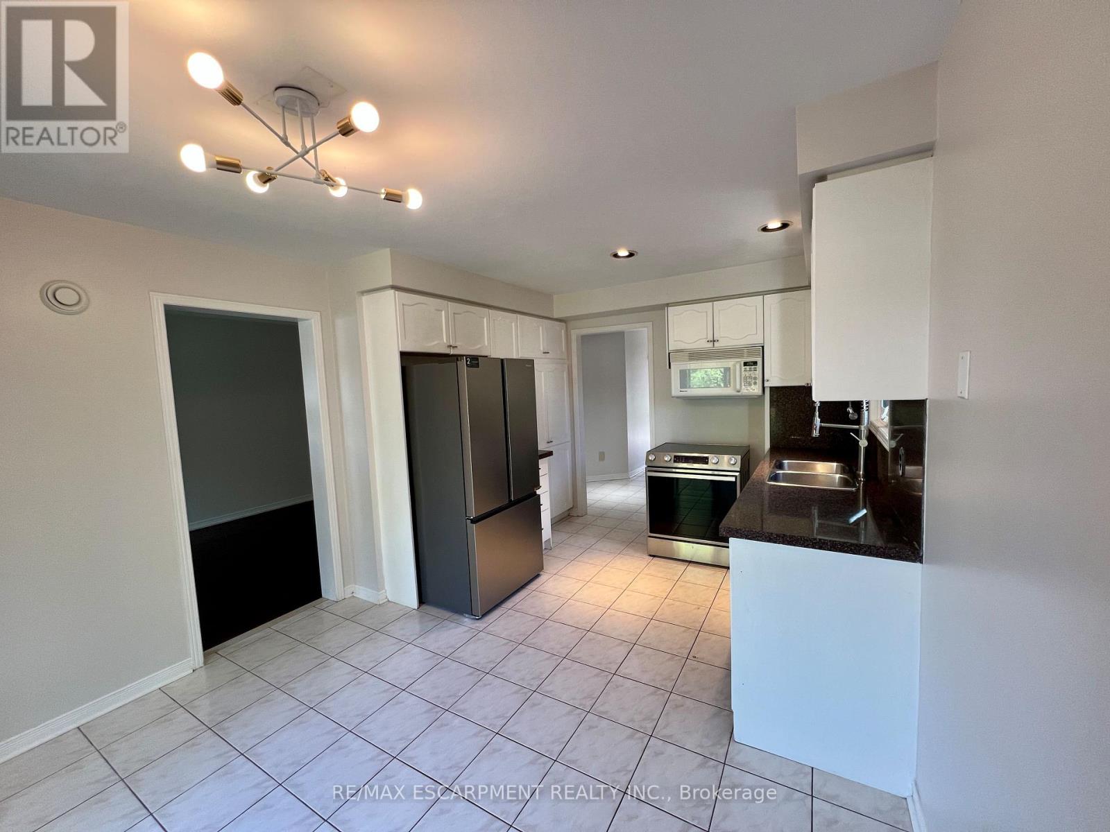 125 Hopewell Road, Oakville, Ontario  L6H 5Z1 - Photo 6 - W12361777