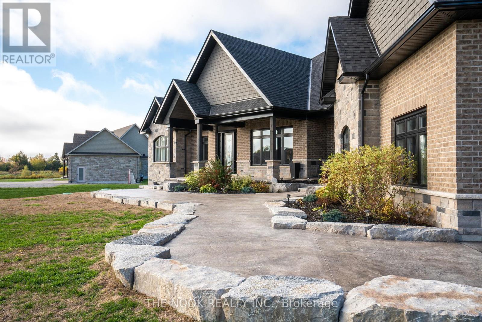 46 Westlake Court, Kawartha Lakes, Ontario  K0M 1G0 - Photo 5 - X12464739