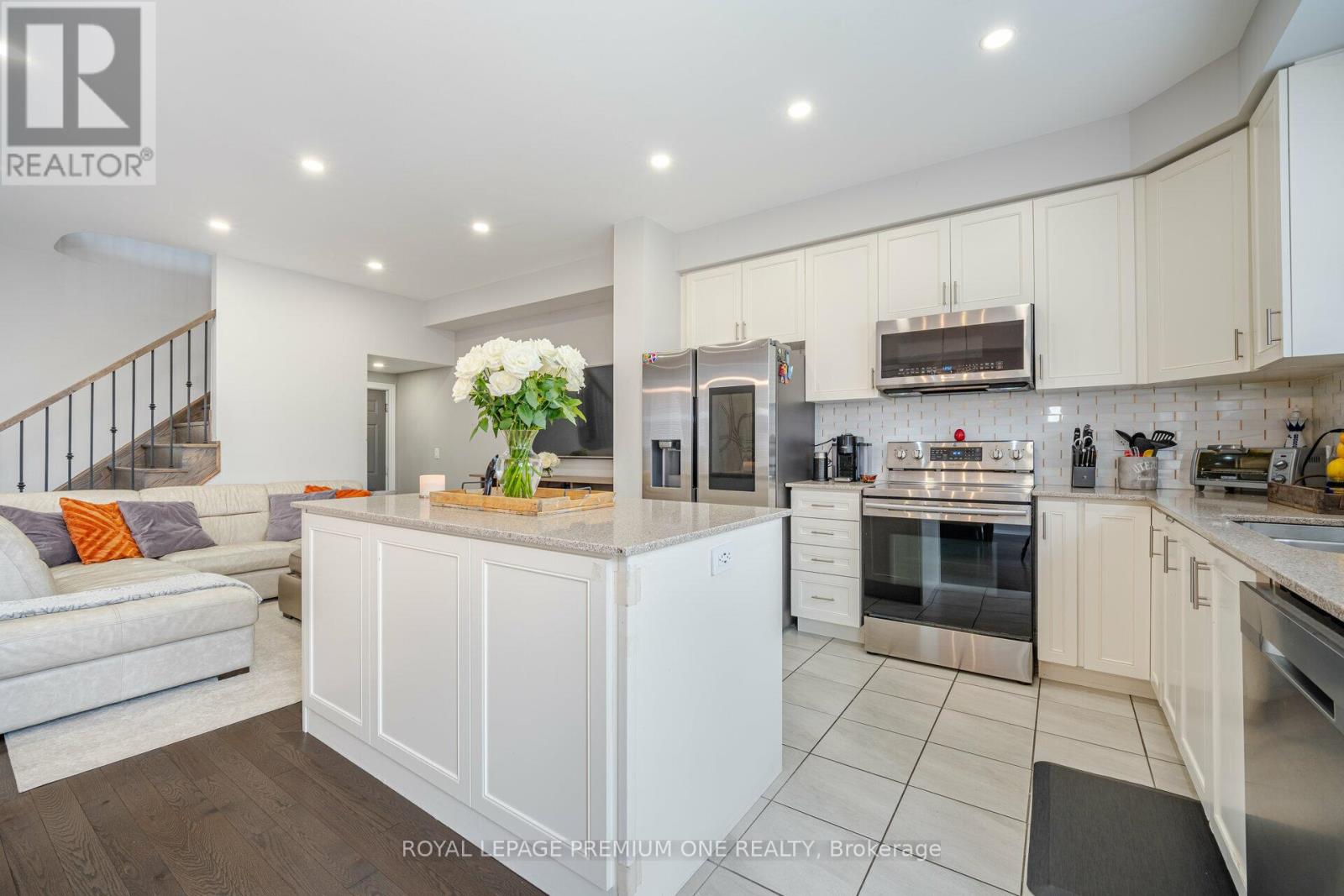 110 Morra Avenue, Caledon (Bolton East), Ontario  L7E 4K8 - Photo 10 - W12465243
