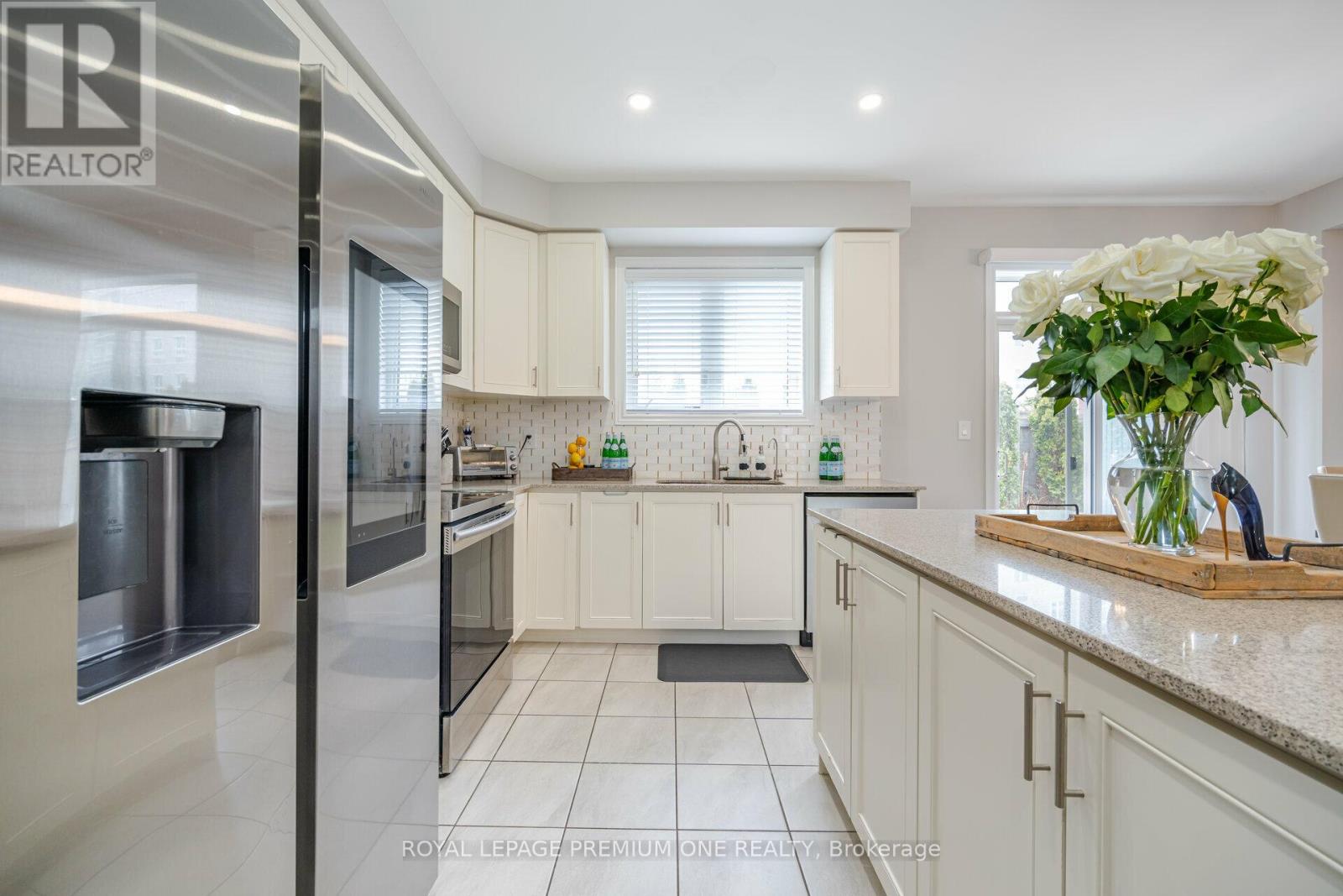 110 Morra Avenue, Caledon (Bolton East), Ontario  L7E 4K8 - Photo 11 - W12465243