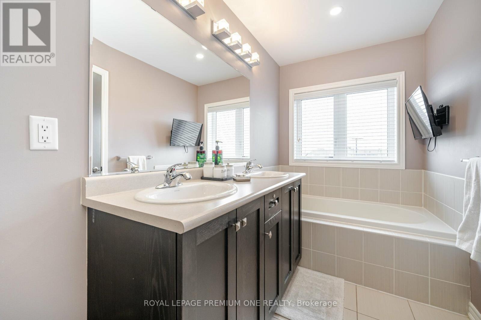 110 Morra Avenue, Caledon (Bolton East), Ontario  L7E 4K8 - Photo 25 - W12465243