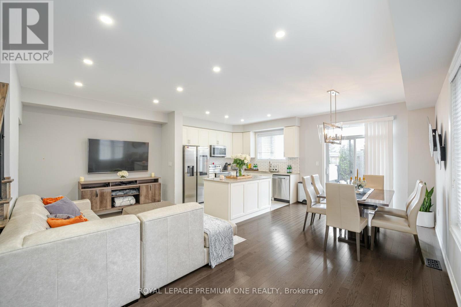 110 Morra Avenue, Caledon (Bolton East), Ontario  L7E 4K8 - Photo 9 - W12465243