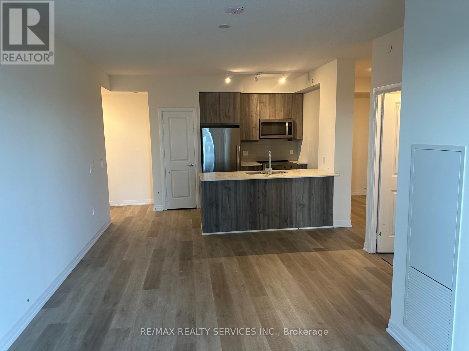 2305 - 15 Watergarden Drive, Mississauga, Ontario  L5R 0G8 - Photo 9 - W12465245