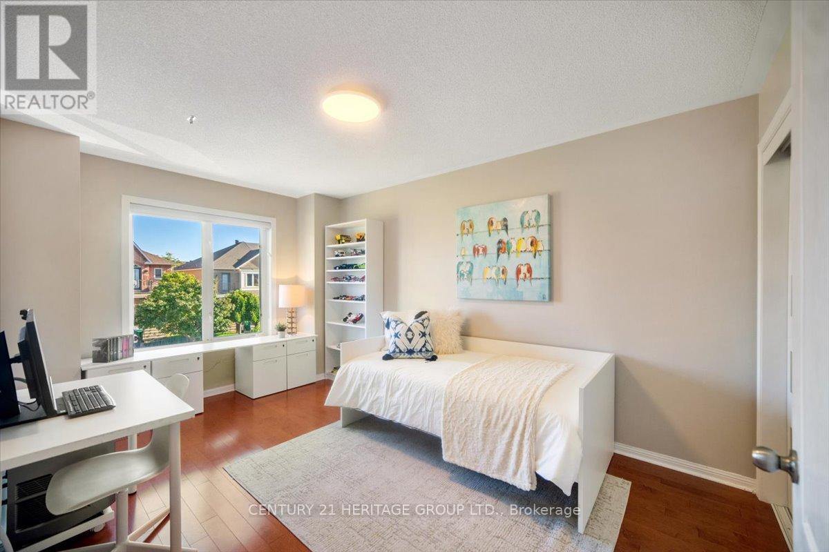 3954 Coachman Circle, Mississauga (Churchill Meadows), Ontario  L5M 6R3 - Photo 23 - W12465253