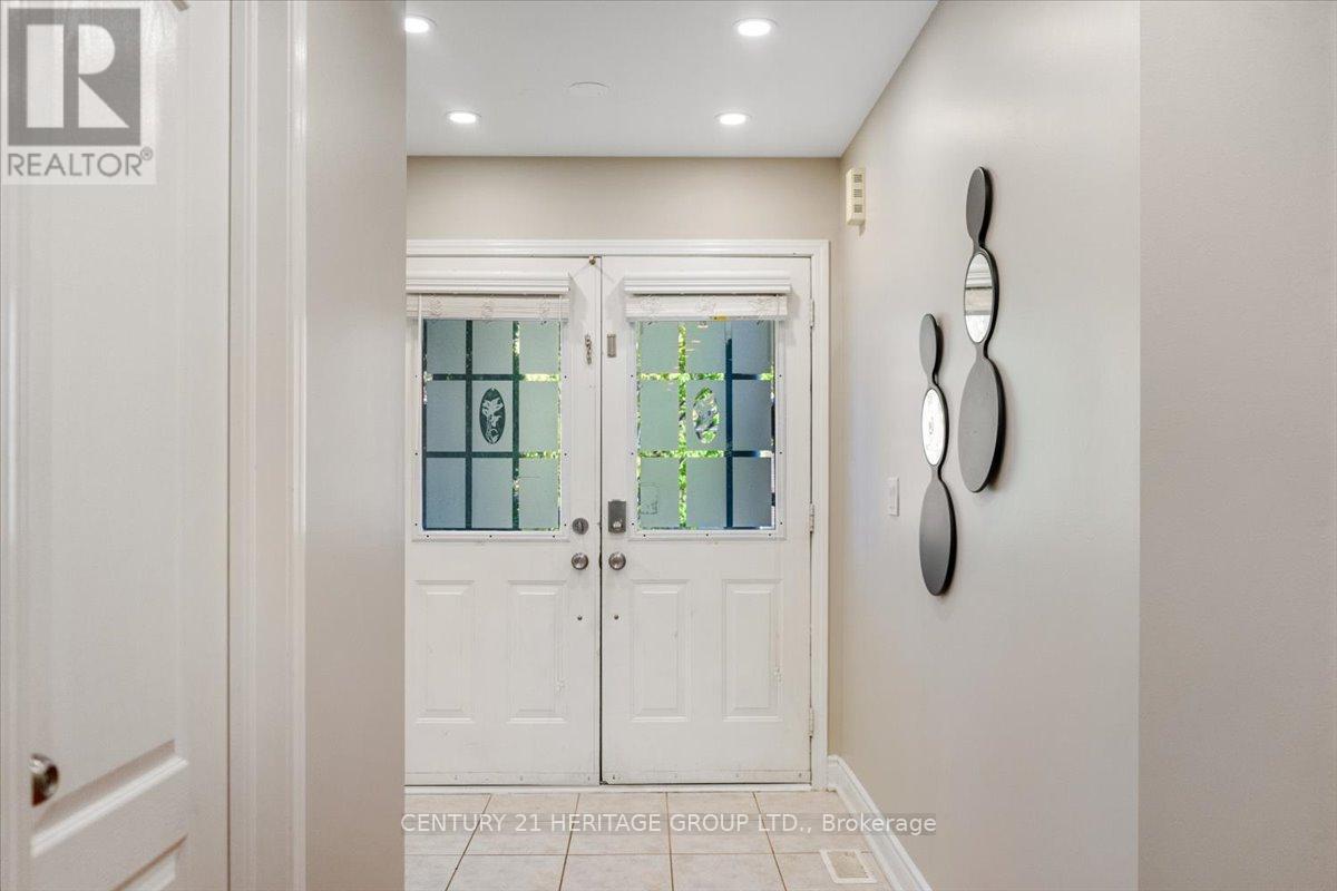 3954 Coachman Circle, Mississauga (Churchill Meadows), Ontario  L5M 6R3 - Photo 4 - W12465253