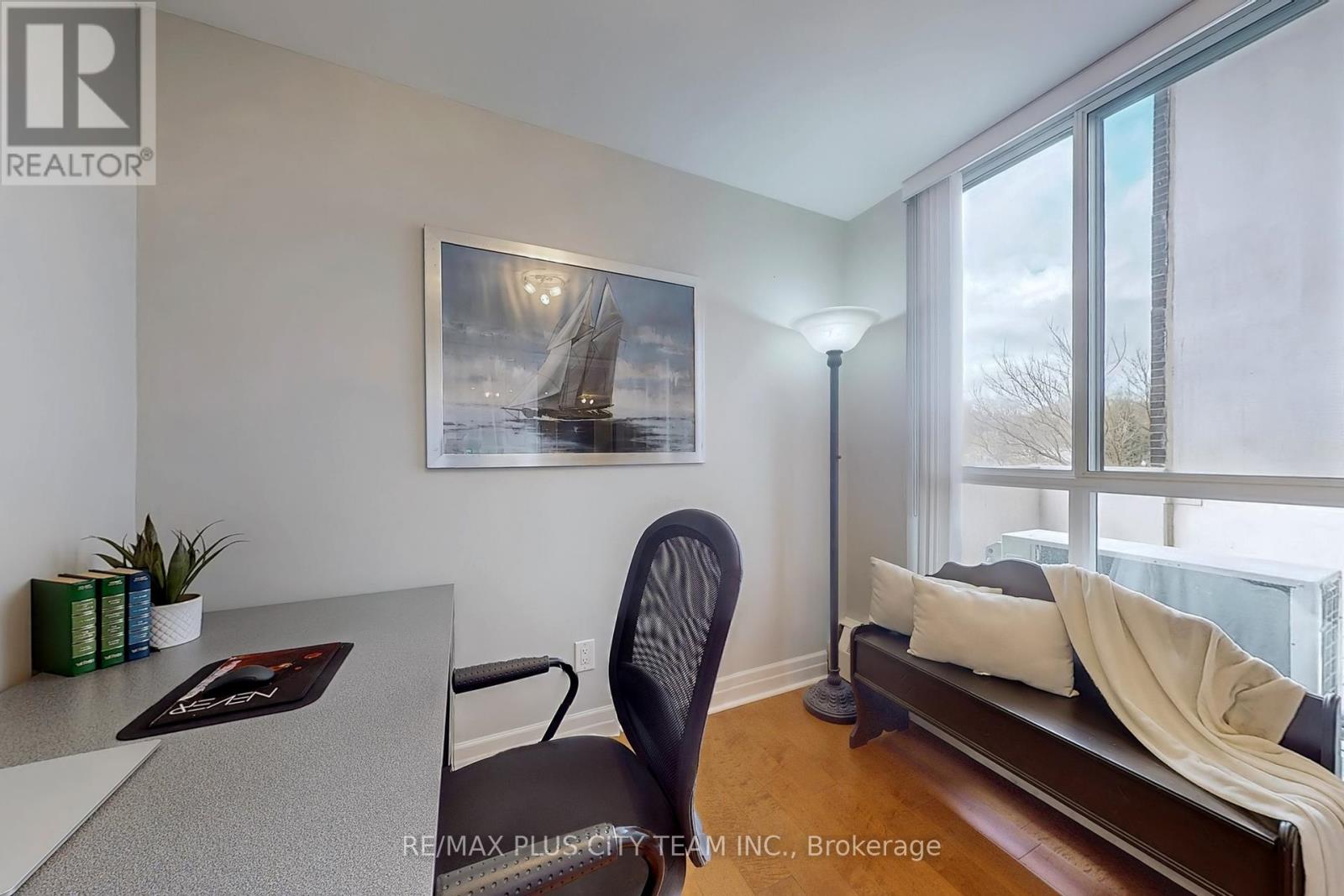 215 - 35 Ormskirk Avenue, Toronto (High Park-Swansea), Ontario  M6S 1A8 - Photo 18 - W12465301