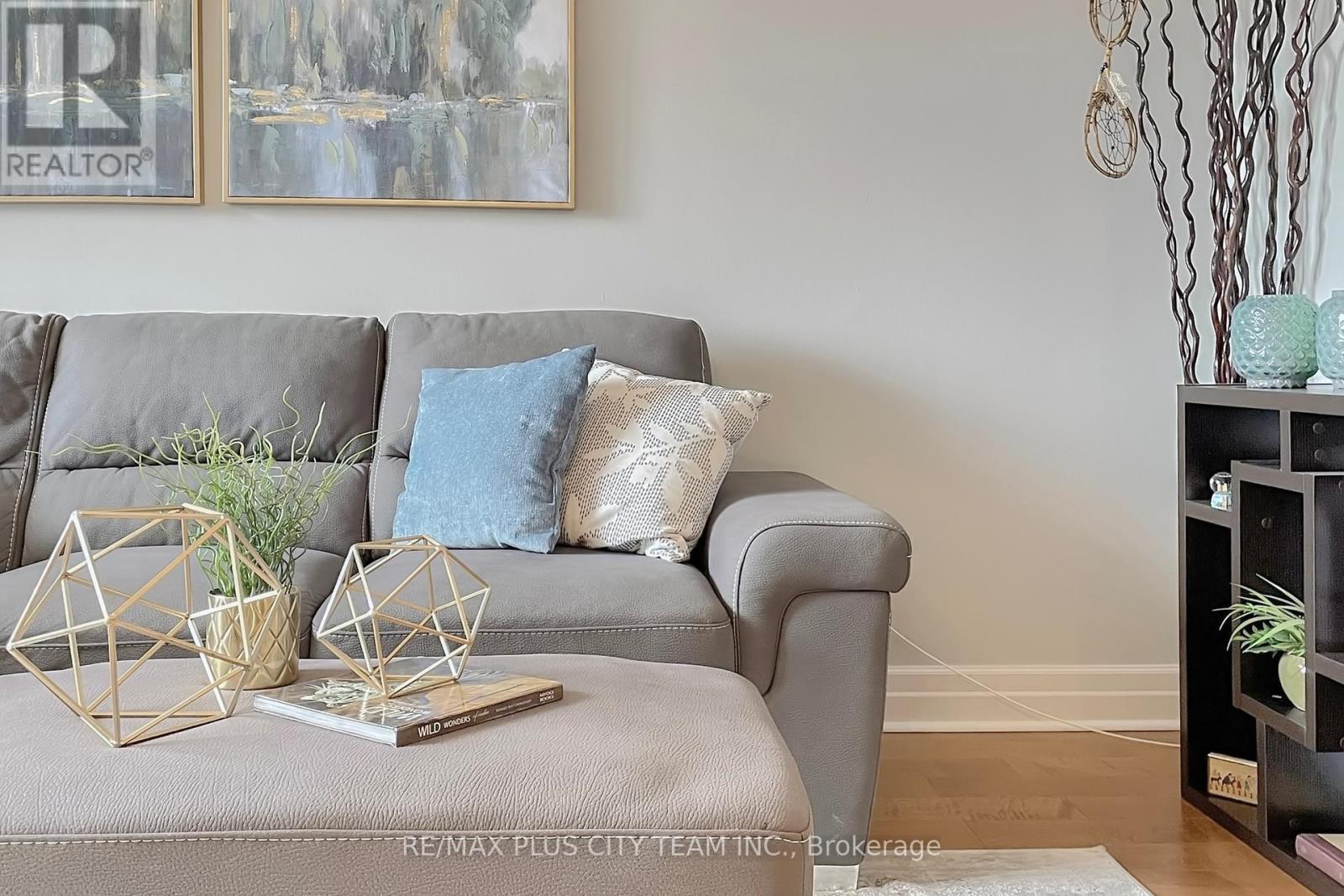 215 - 35 Ormskirk Avenue, Toronto (High Park-Swansea), Ontario  M6S 1A8 - Photo 7 - W12465301