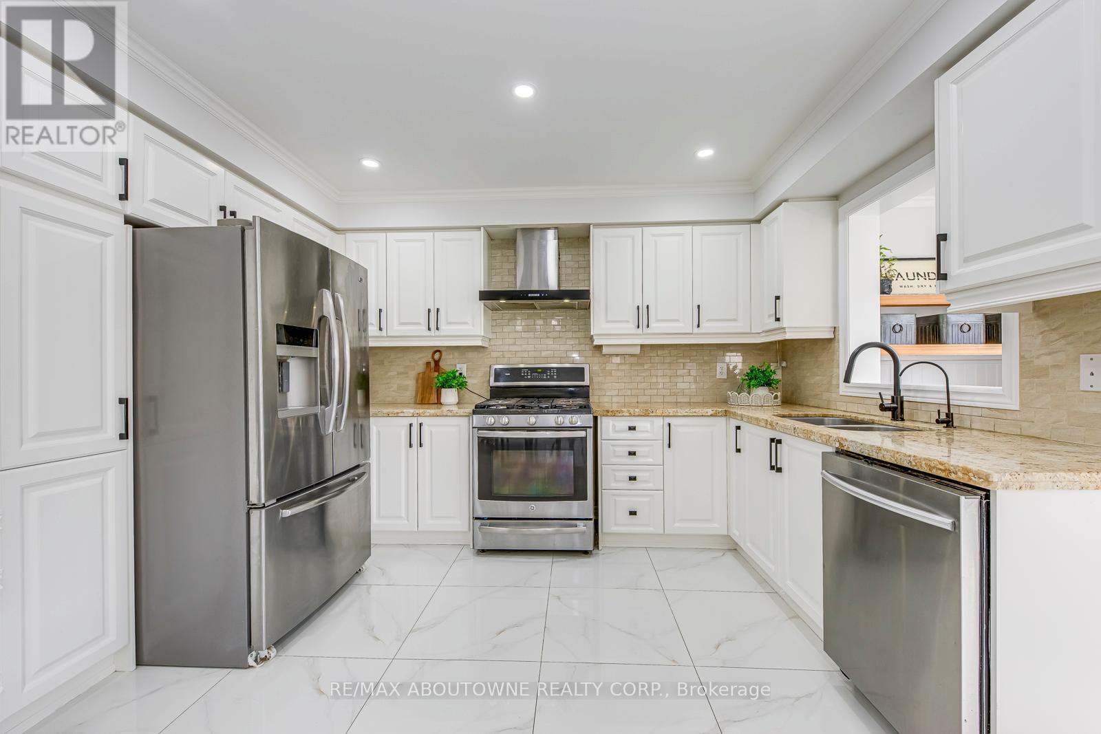 3100 Robert Brown Boulevard, Oakville, Ontario  L6M 4L7 - Photo 13 - W12465318