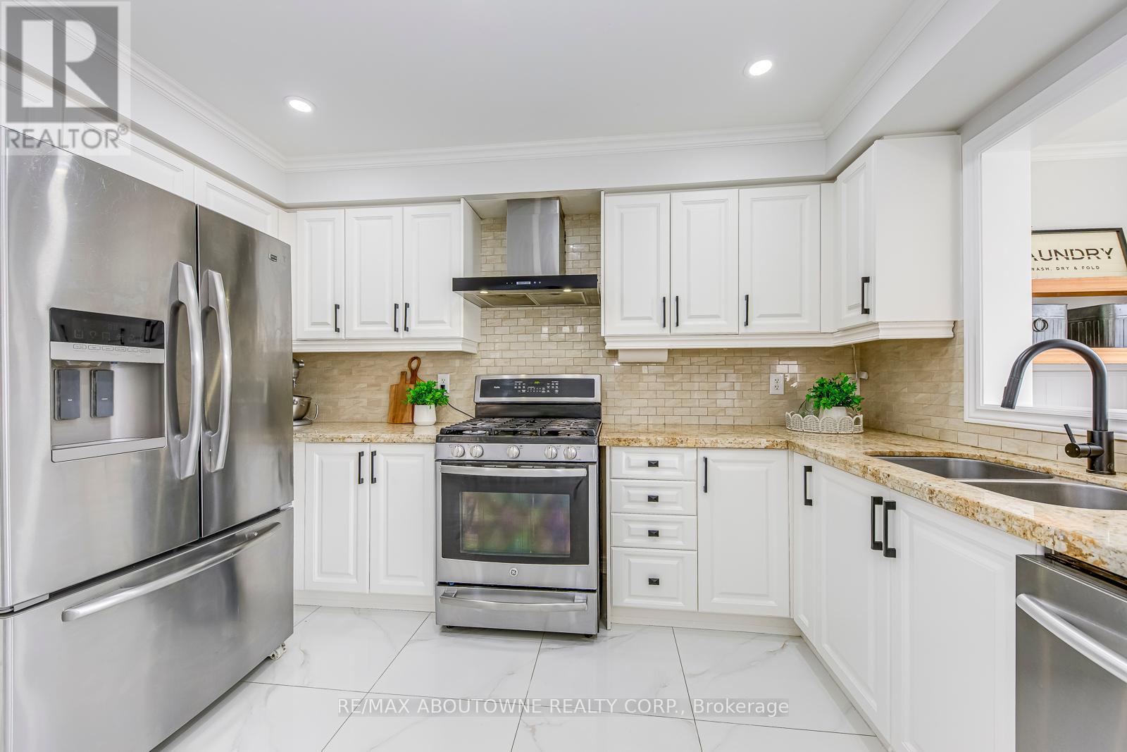 3100 Robert Brown Boulevard, Oakville, Ontario  L6M 4L7 - Photo 14 - W12465318