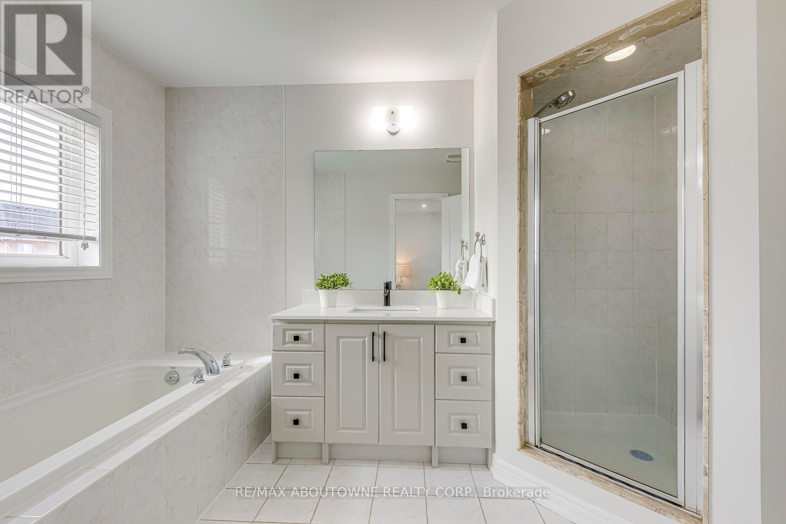 3100 Robert Brown Boulevard, Oakville, Ontario  L6M 4L7 - Photo 24 - W12465318