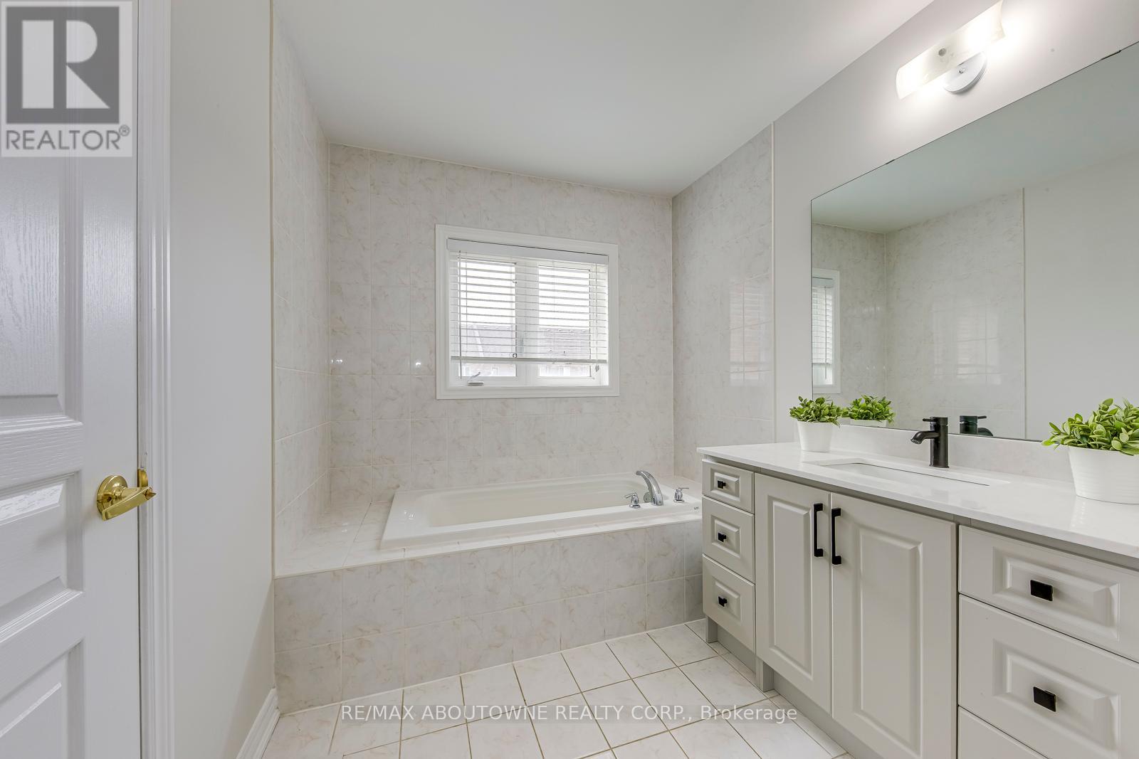 3100 Robert Brown Boulevard, Oakville, Ontario  L6M 4L7 - Photo 25 - W12465318