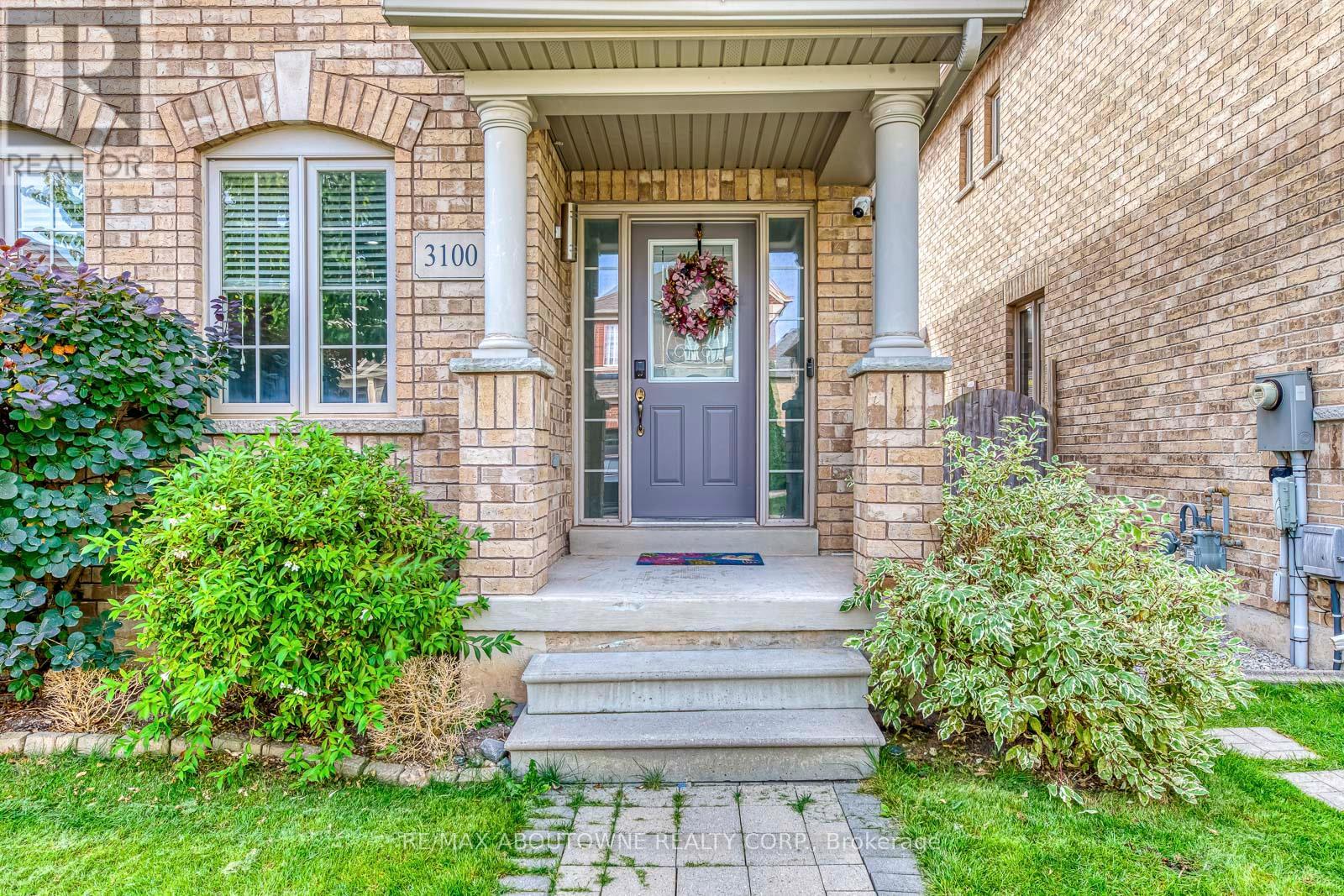 3100 Robert Brown Boulevard, Oakville, Ontario  L6M 4L7 - Photo 3 - W12465318