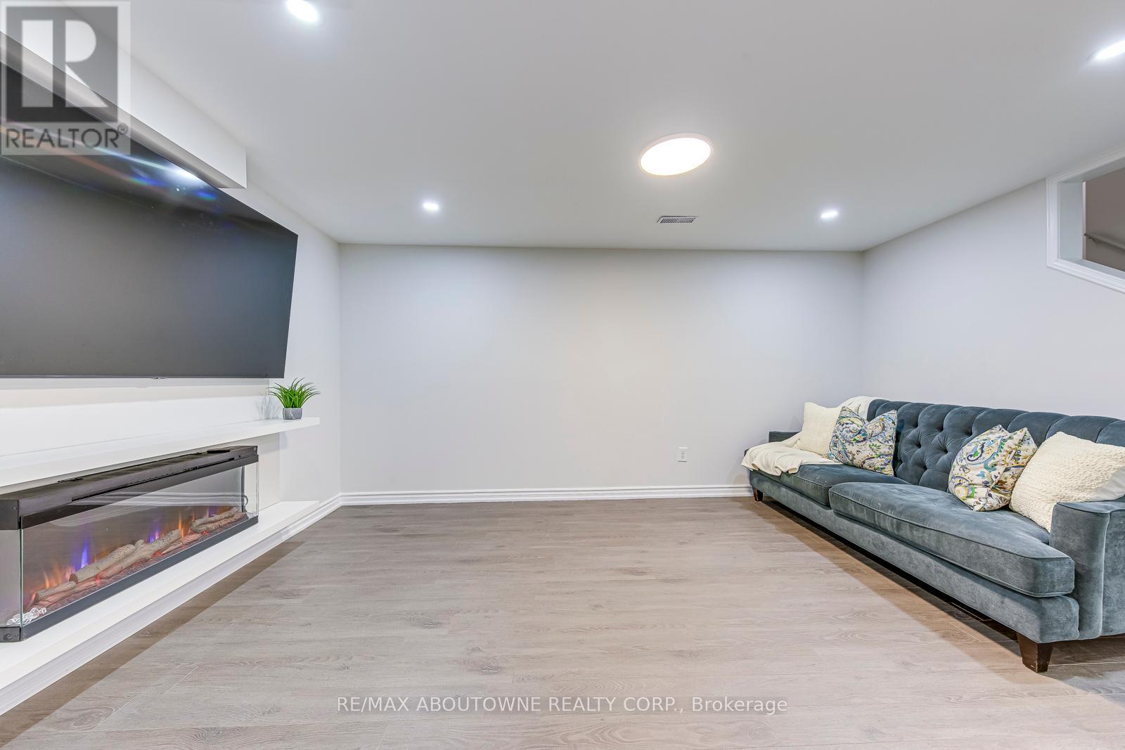 3100 Robert Brown Boulevard, Oakville, Ontario  L6M 4L7 - Photo 34 - W12465318