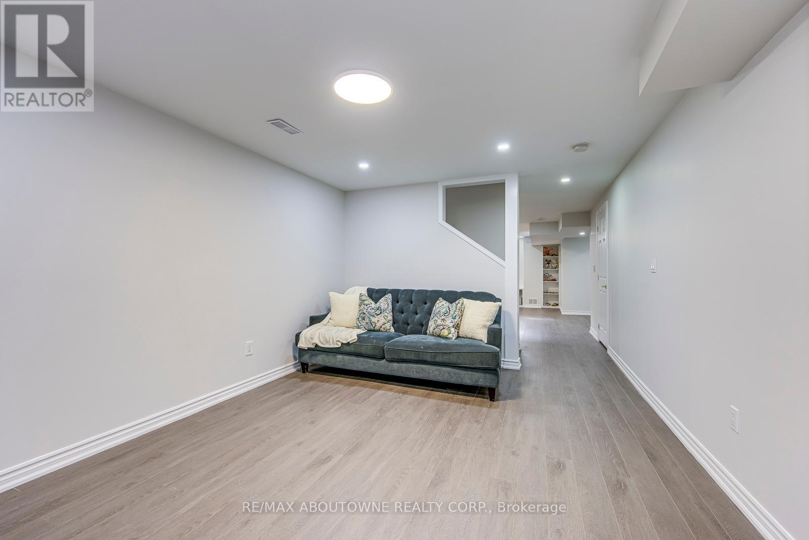 3100 Robert Brown Boulevard, Oakville, Ontario  L6M 4L7 - Photo 35 - W12465318