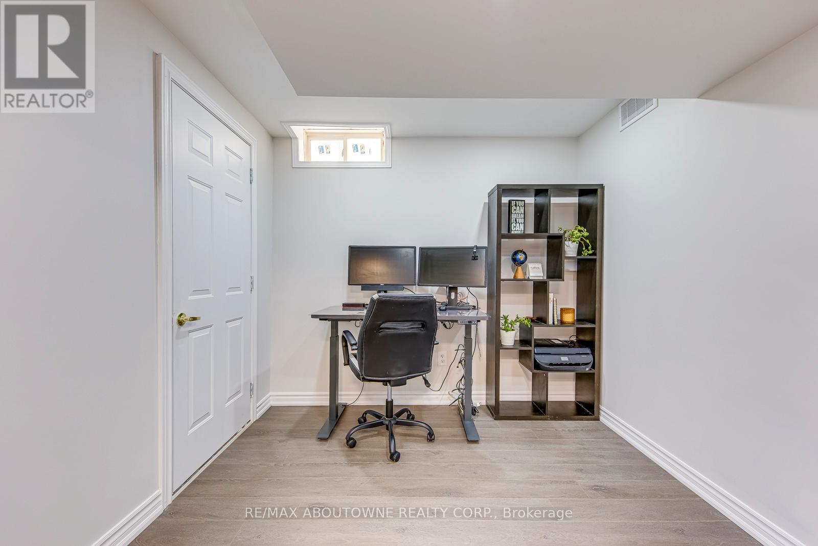 3100 Robert Brown Boulevard, Oakville, Ontario  L6M 4L7 - Photo 39 - W12465318