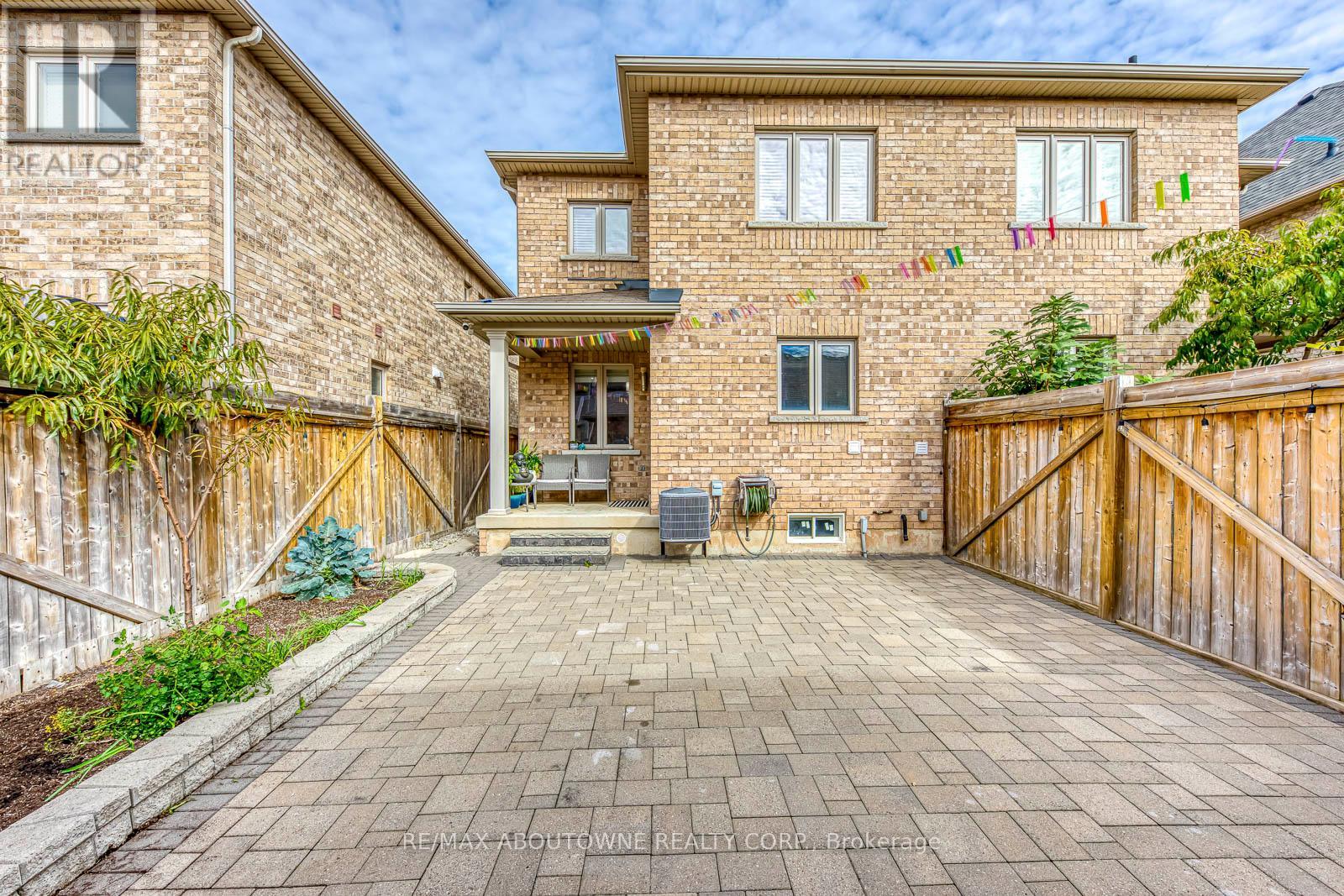 3100 Robert Brown Boulevard, Oakville, Ontario  L6M 4L7 - Photo 41 - W12465318