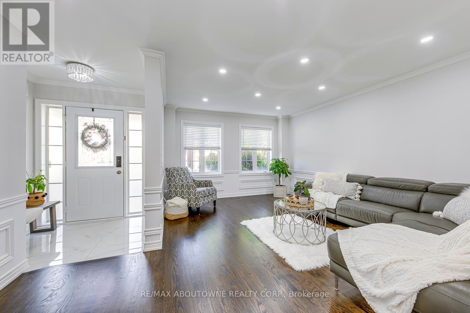 3100 Robert Brown Boulevard, Oakville, Ontario  L6M 4L7 - Photo 5 - W12465318