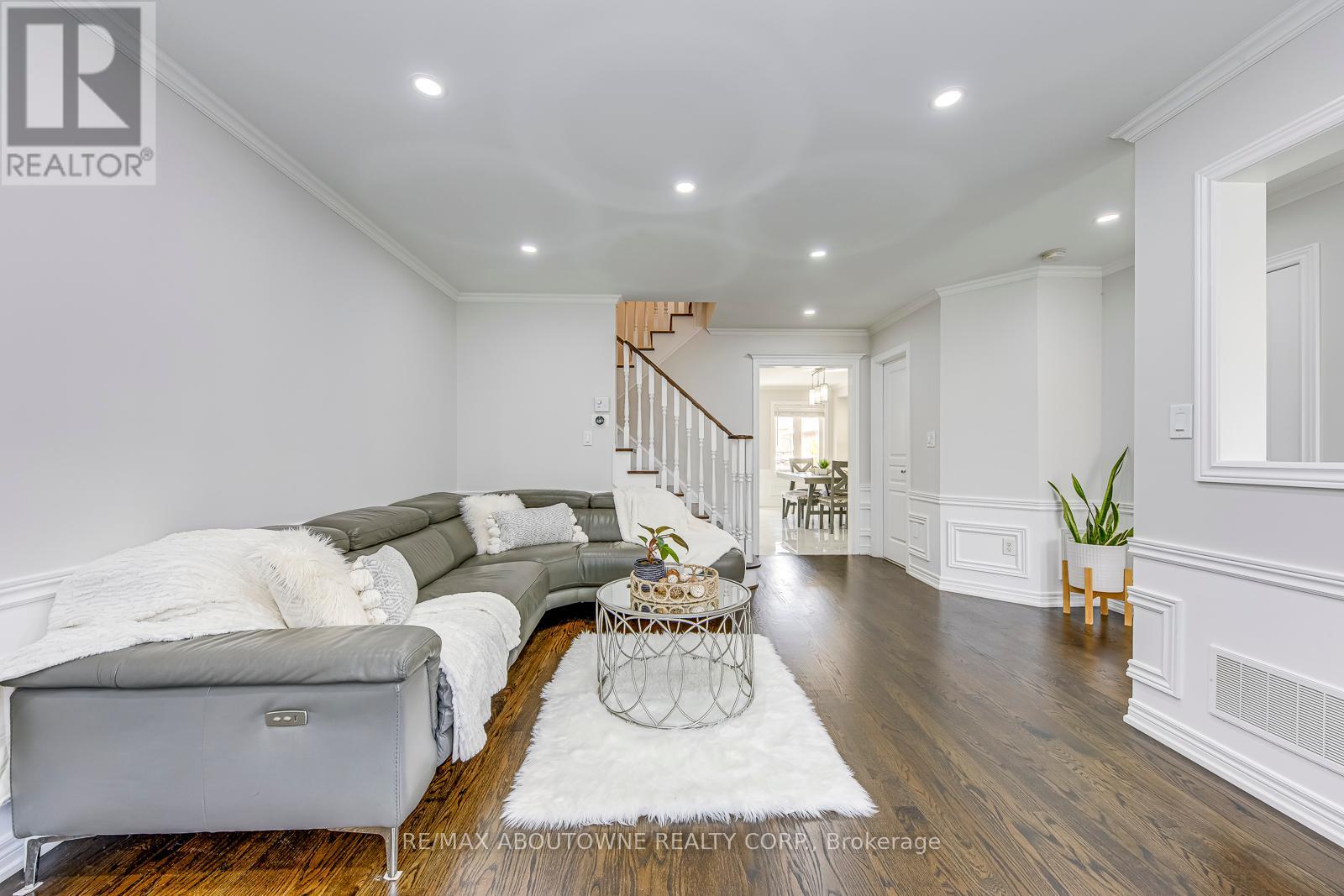 3100 Robert Brown Boulevard, Oakville, Ontario  L6M 4L7 - Photo 9 - W12465318
