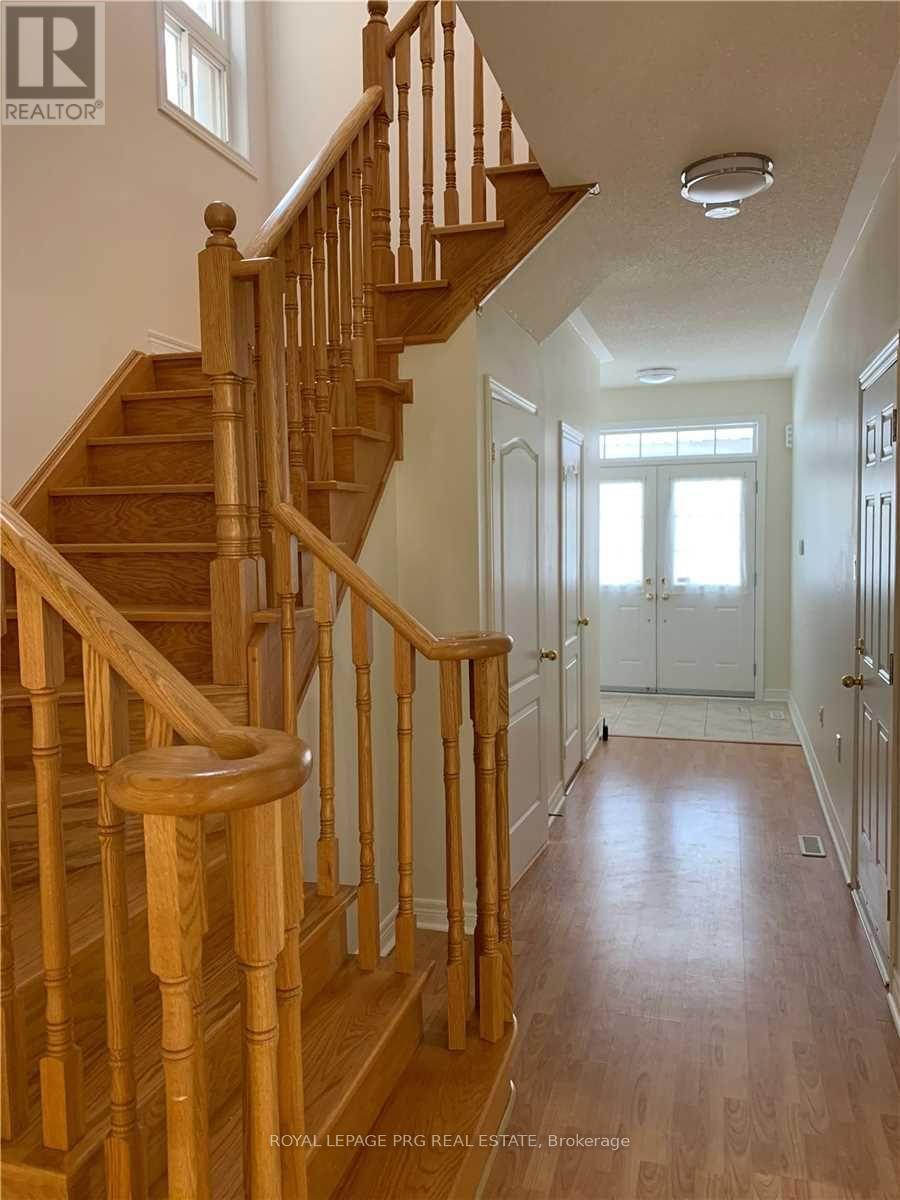 112 Everingham Circle, Brampton, Ontario  L6R 0R9 - Photo 3 - W12465321