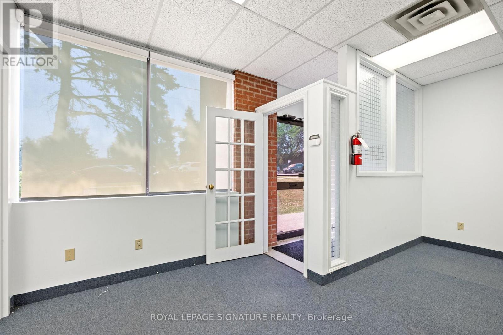 2 - 2285 Dunwin Drive, Mississauga, Ontario  L5L 3S3 - Photo 4 - W12465337