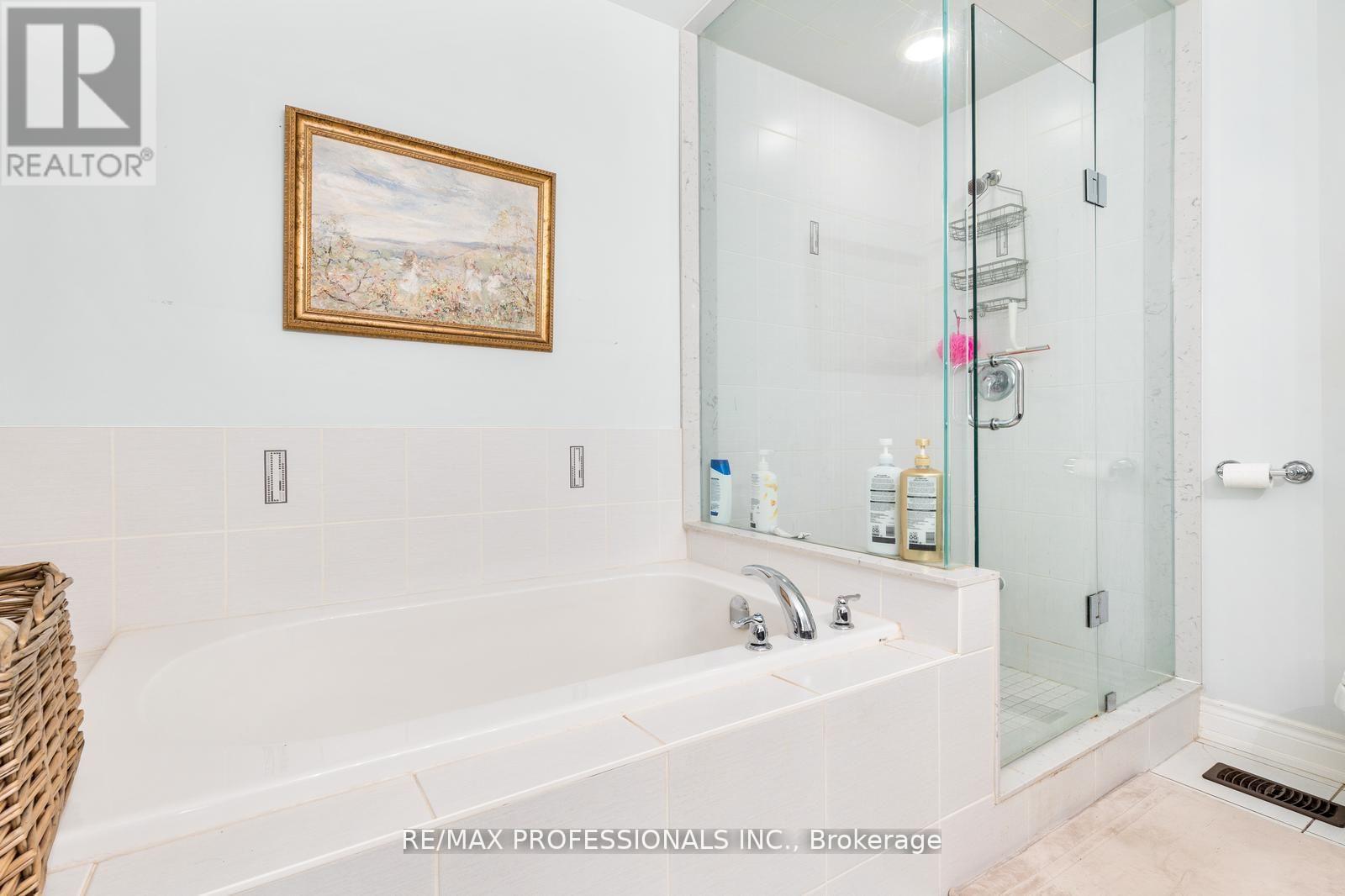 16 Dryden Way, Toronto, Ontario  M9R 0B2 - Photo 23 - W12465339