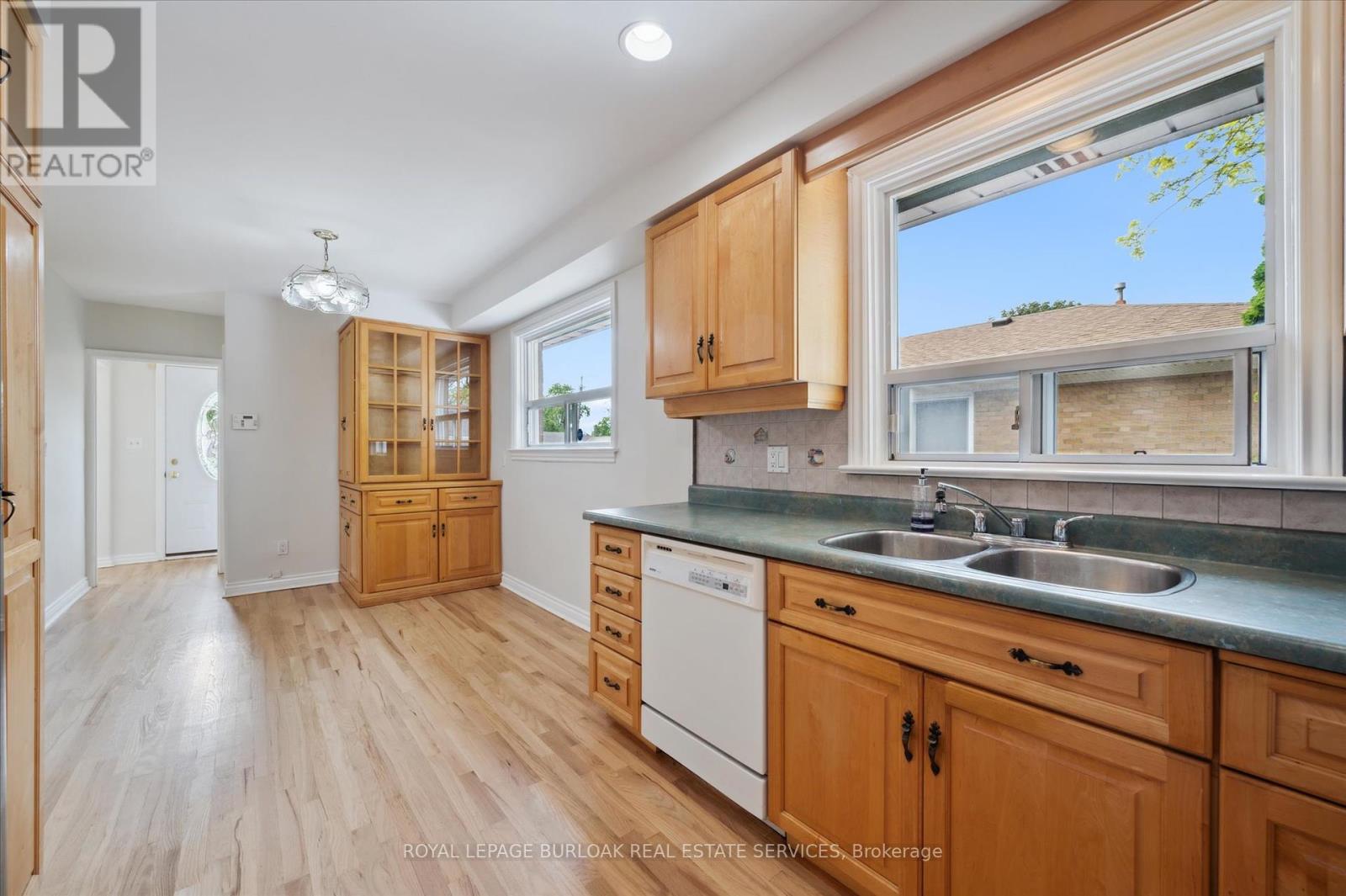 2237 Joyce Street, Burlington, Ontario  L7R 2B6 - Photo 15 - W12465363